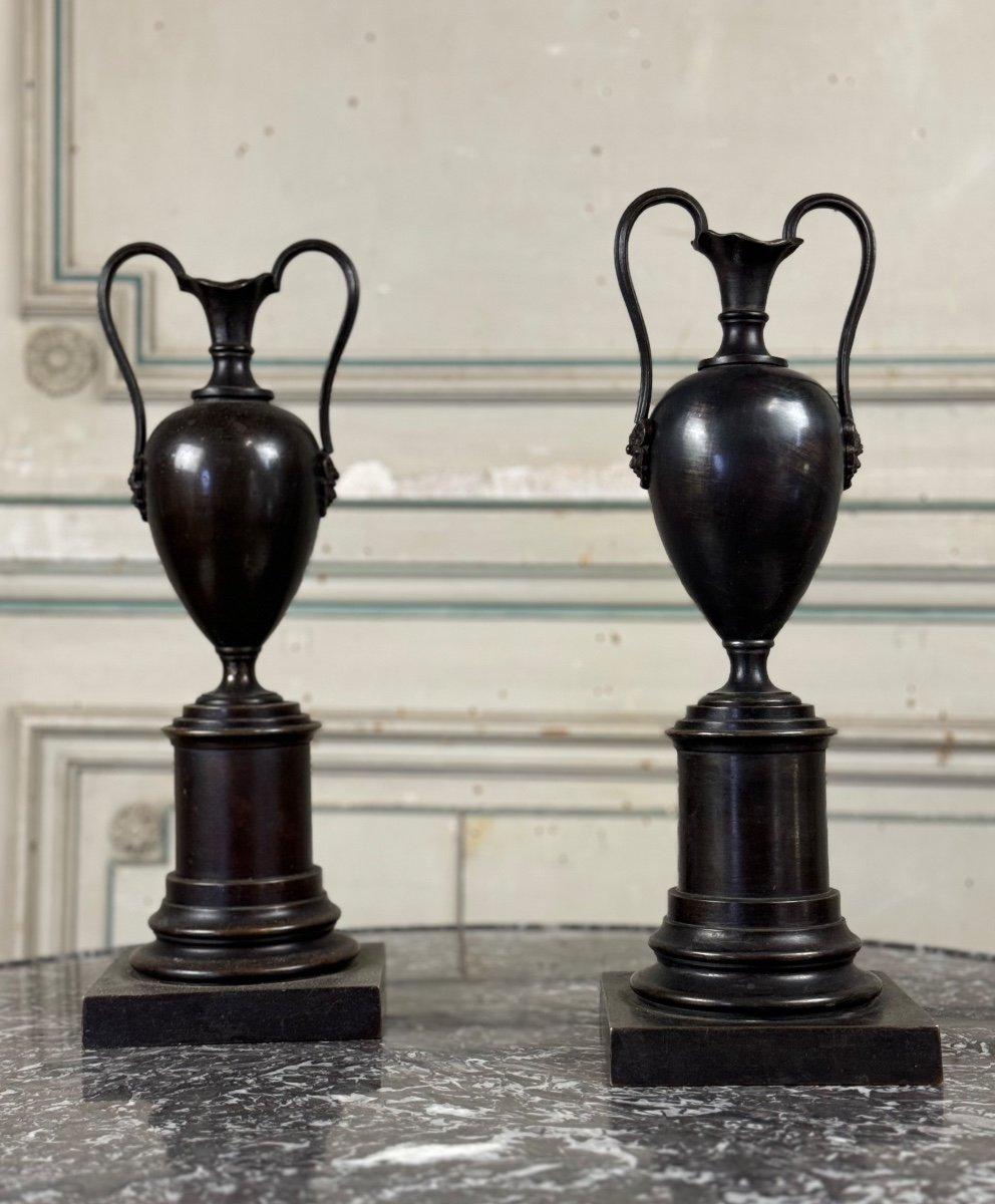 Coppia di vasi in bronzo patinato nero, XIX secolo in vendita 8
