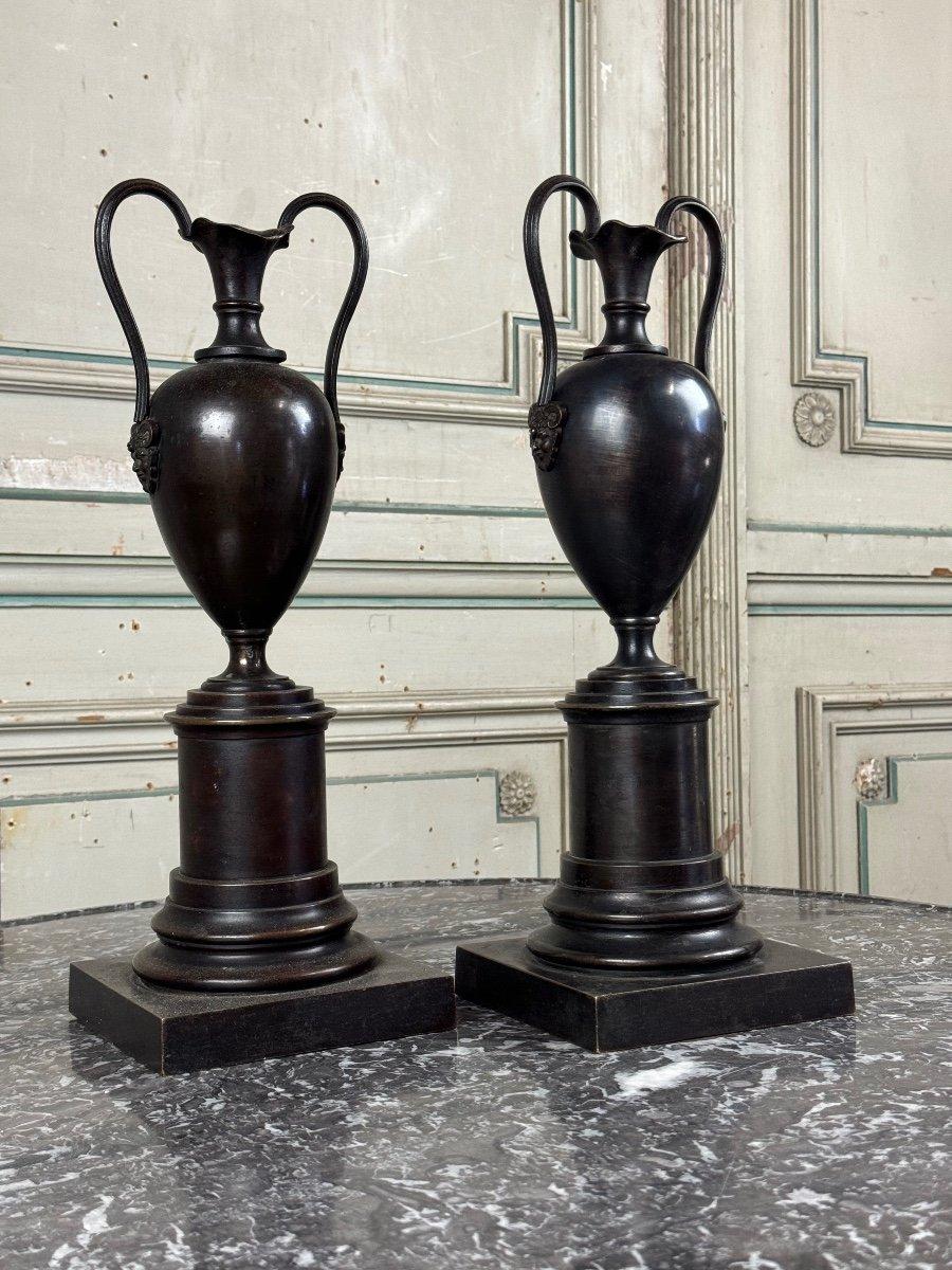 Italiano Coppia di vasi in bronzo patinato nero, XIX secolo in vendita