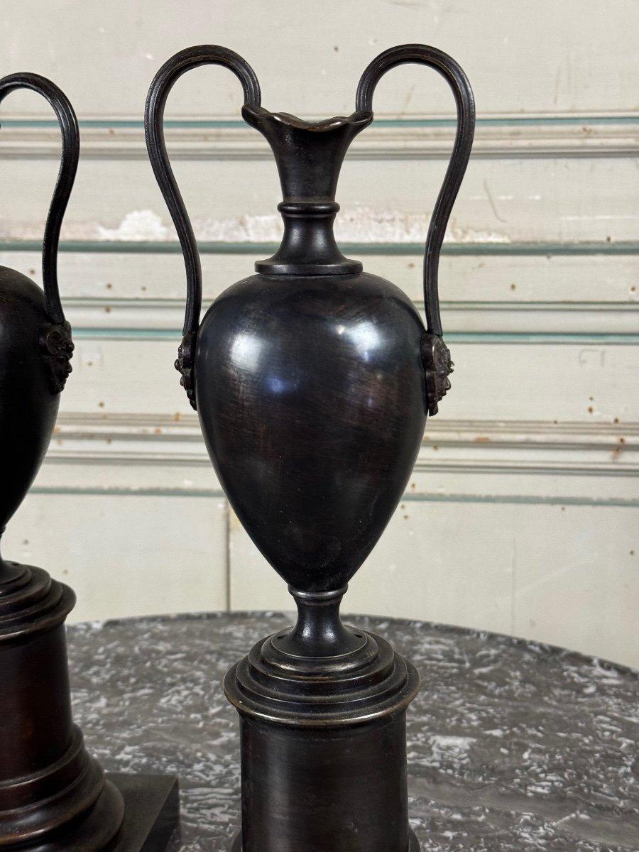 Coppia di vasi in bronzo patinato nero, XIX secolo In condizioni ottime in vendita a Honnelles, WHT