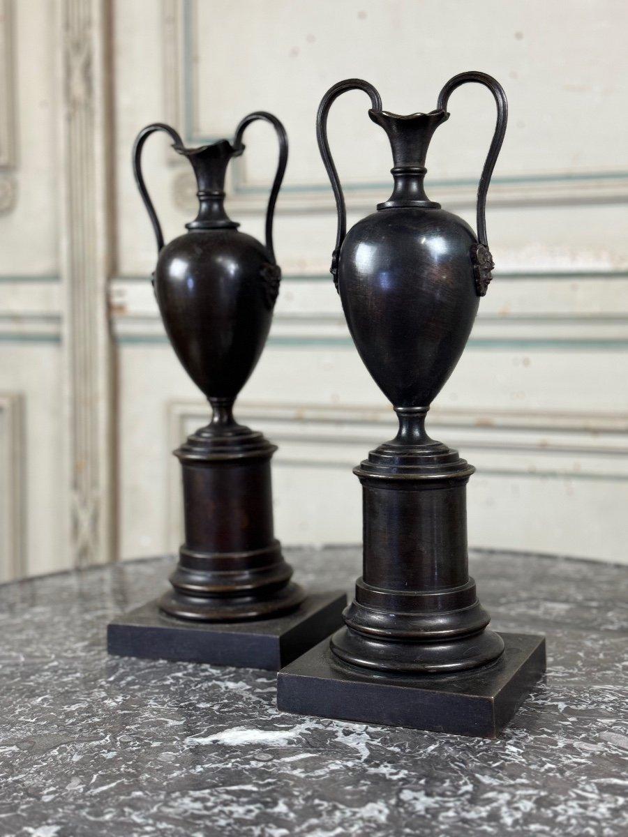 Coppia di vasi in bronzo patinato nero, XIX secolo in vendita 2
