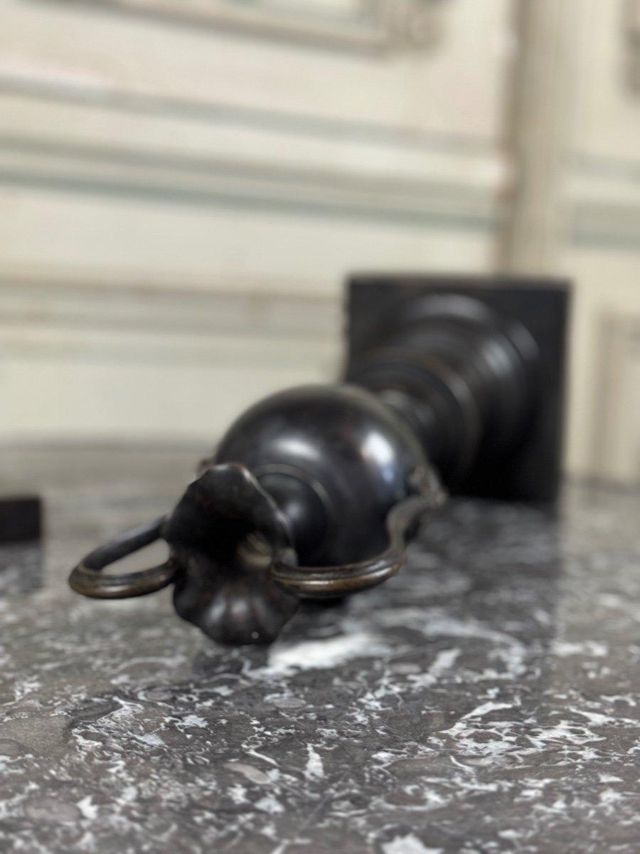 Coppia di vasi in bronzo patinato nero, XIX secolo in vendita 3