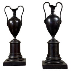 Pareja De Jarrones De Bronce Patinado Negro, Siglo XIX