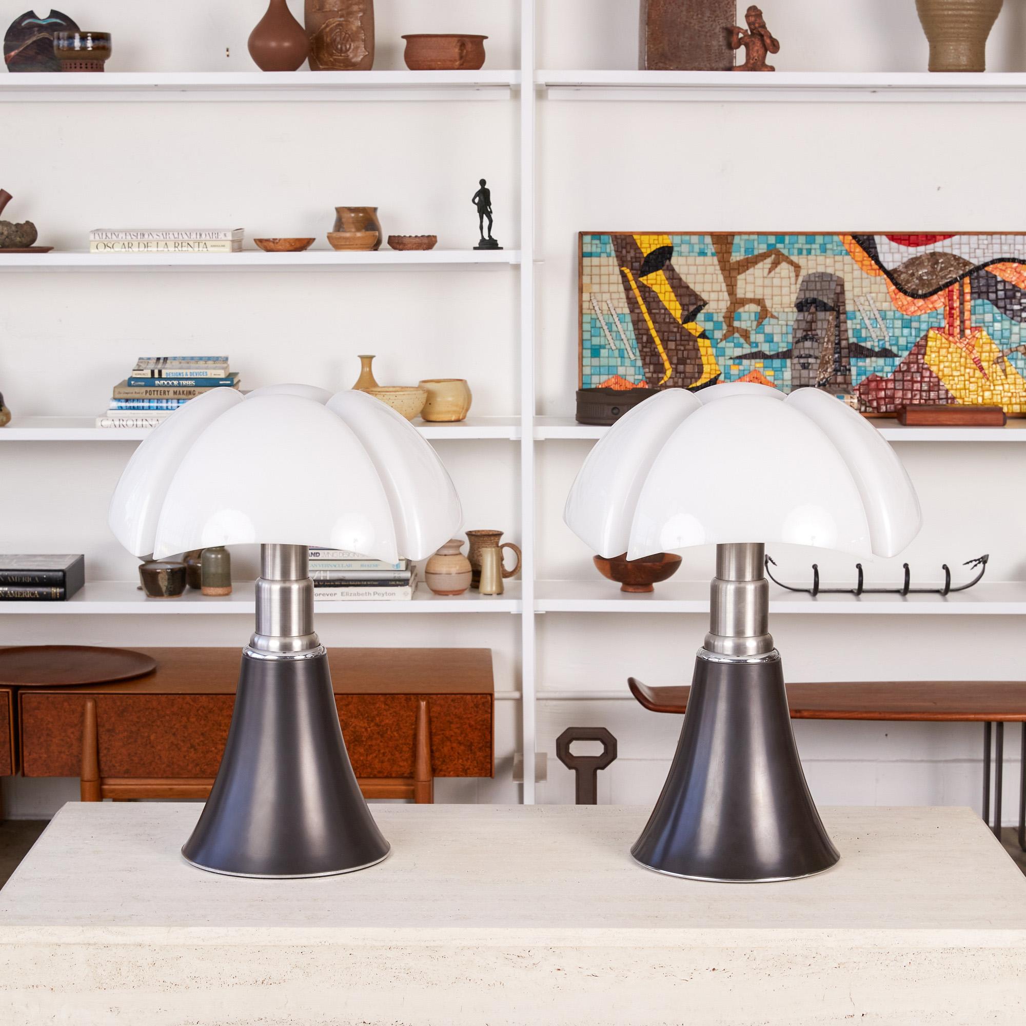 Mid-Century Modern Pair of Black Pipistrello Table Lamps by Gae Aulenti