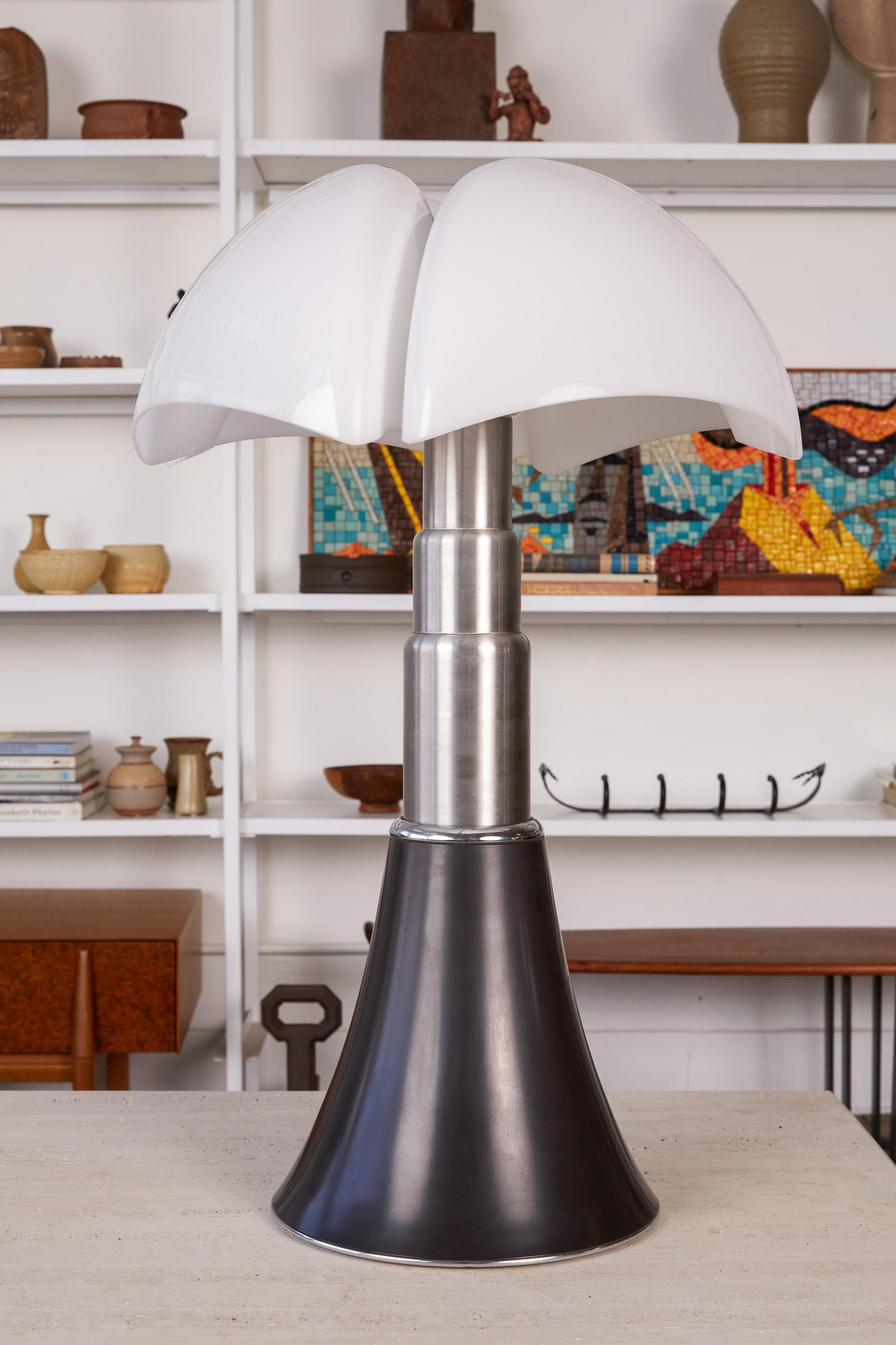 Italian Pair of Black Pipistrello Table Lamps by Gae Aulenti