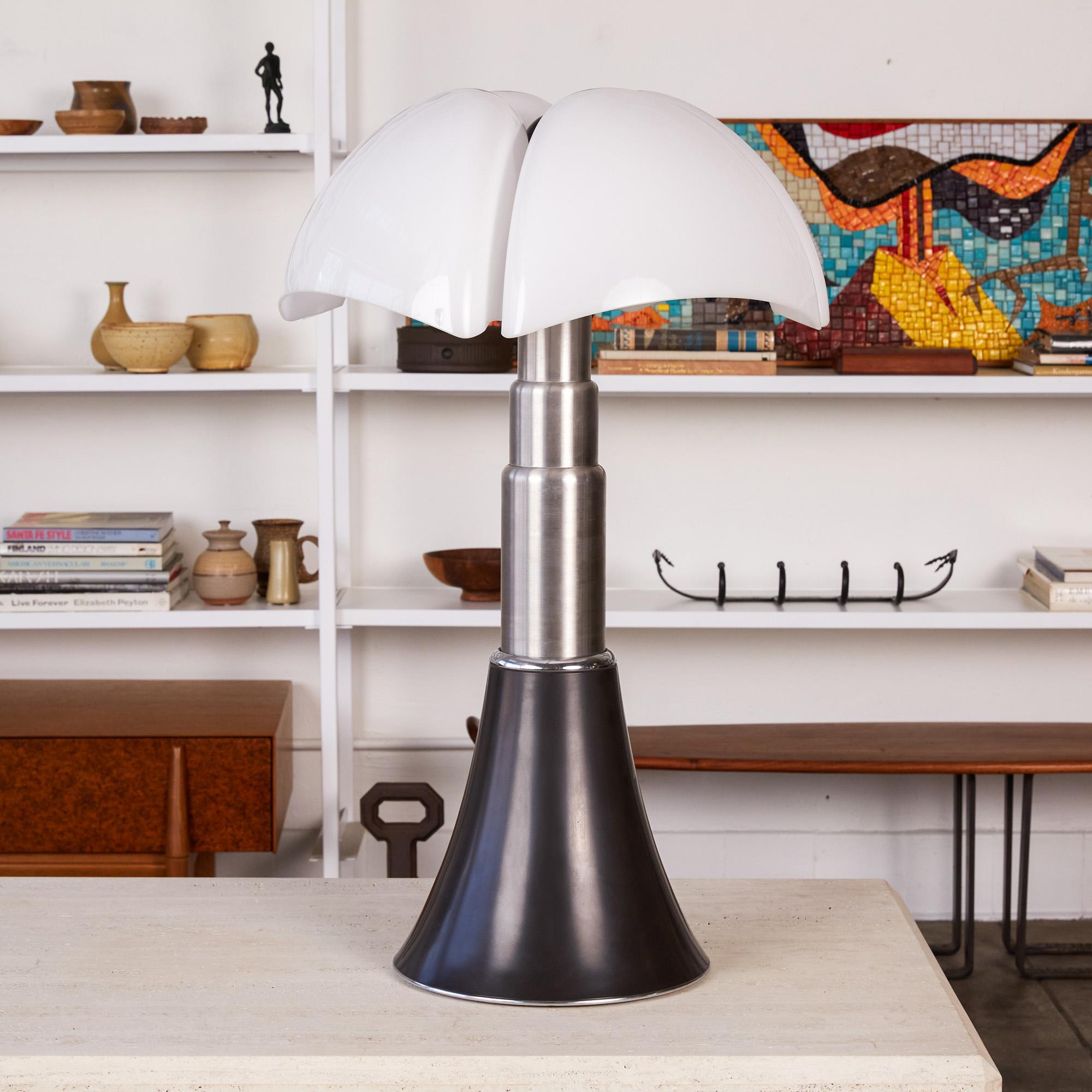 Mid-20th Century Pair of Black Pipistrello Table Lamps by Gae Aulenti