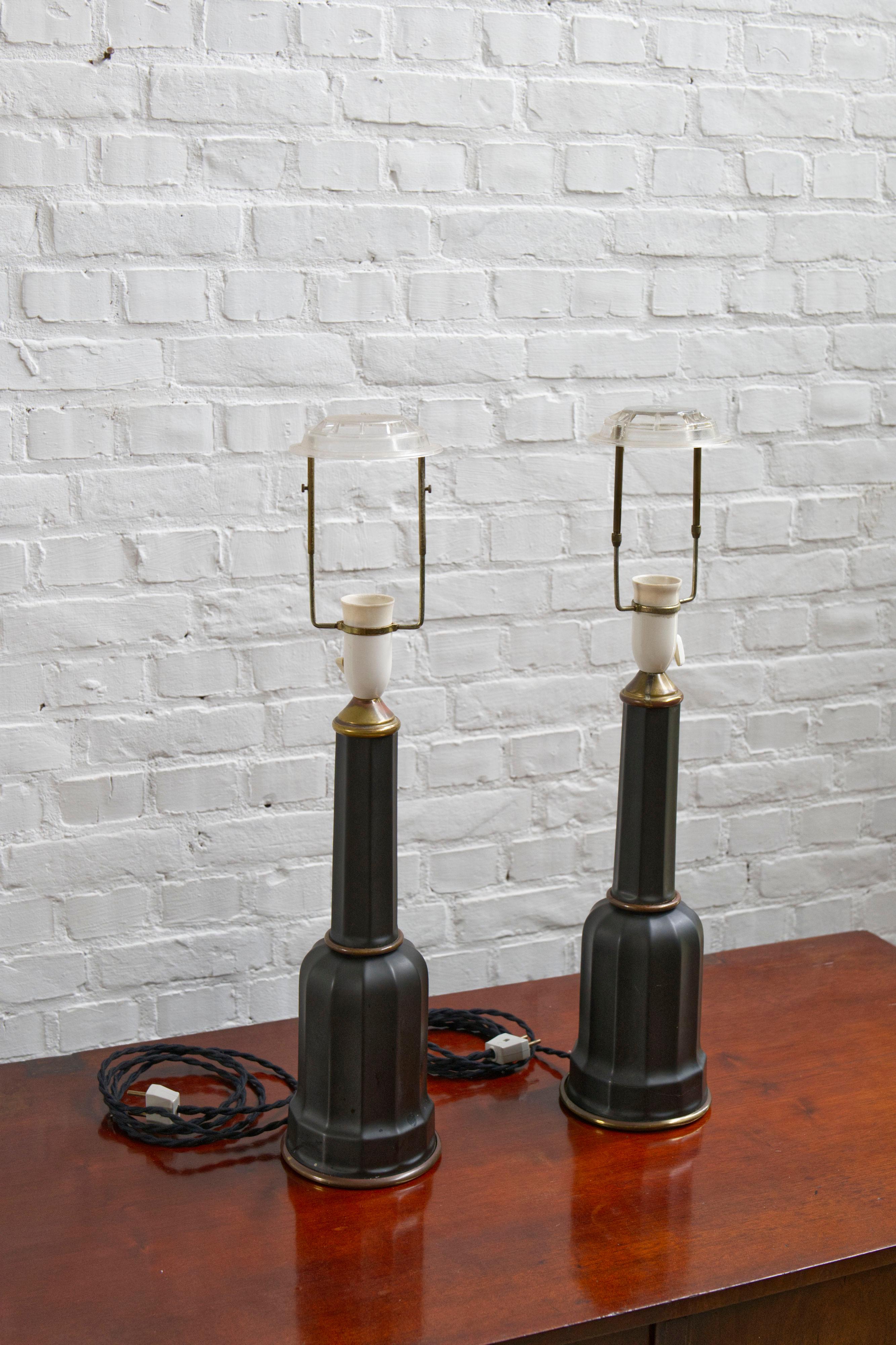 Paire de lampes de table 'Heiberg' en porcelaine noire et laiton, Danemark, années 1930 en vente 9
