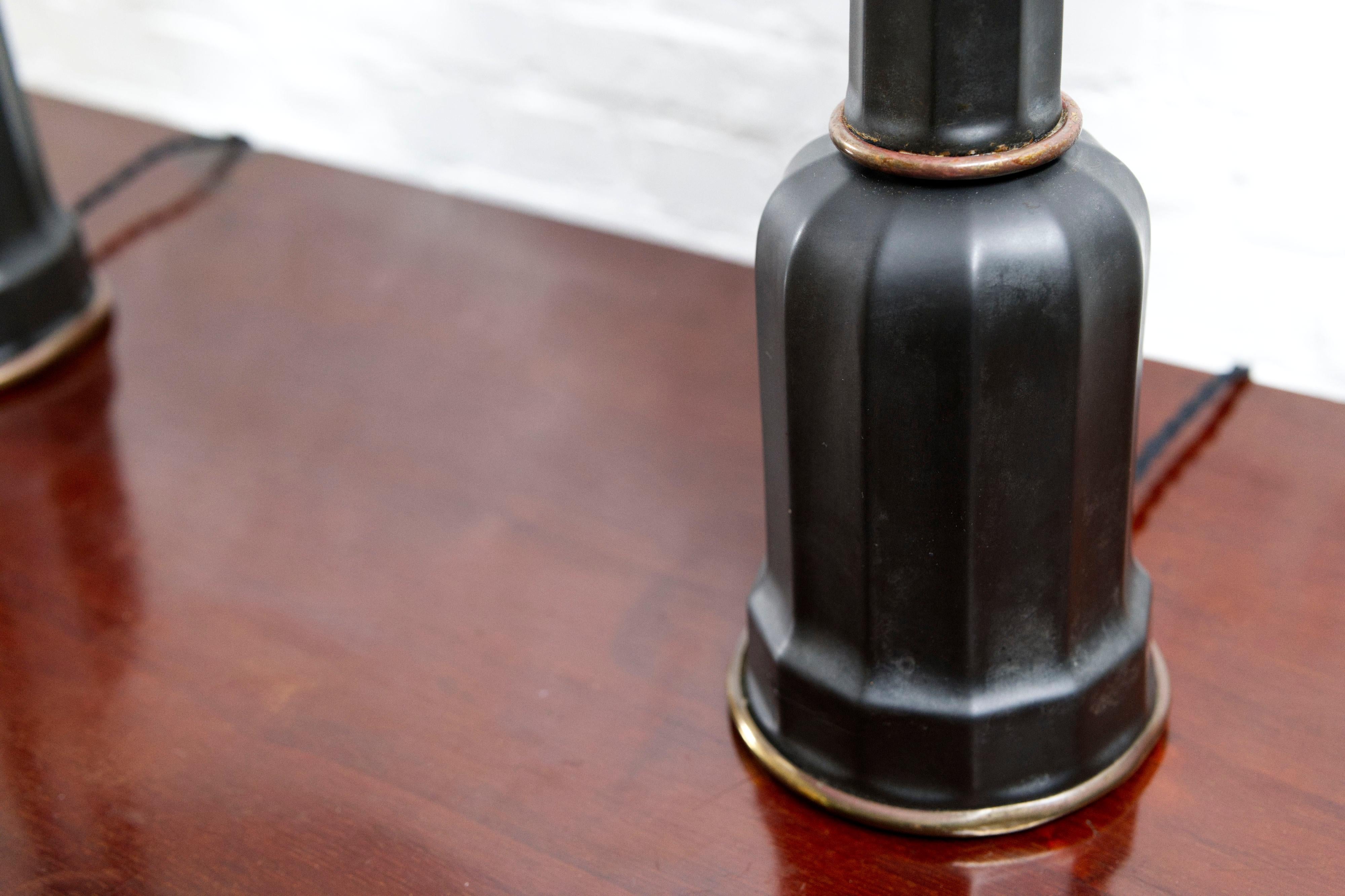 Paire de lampes de table 'Heiberg' en porcelaine noire et laiton, Danemark, années 1930 en vente 2