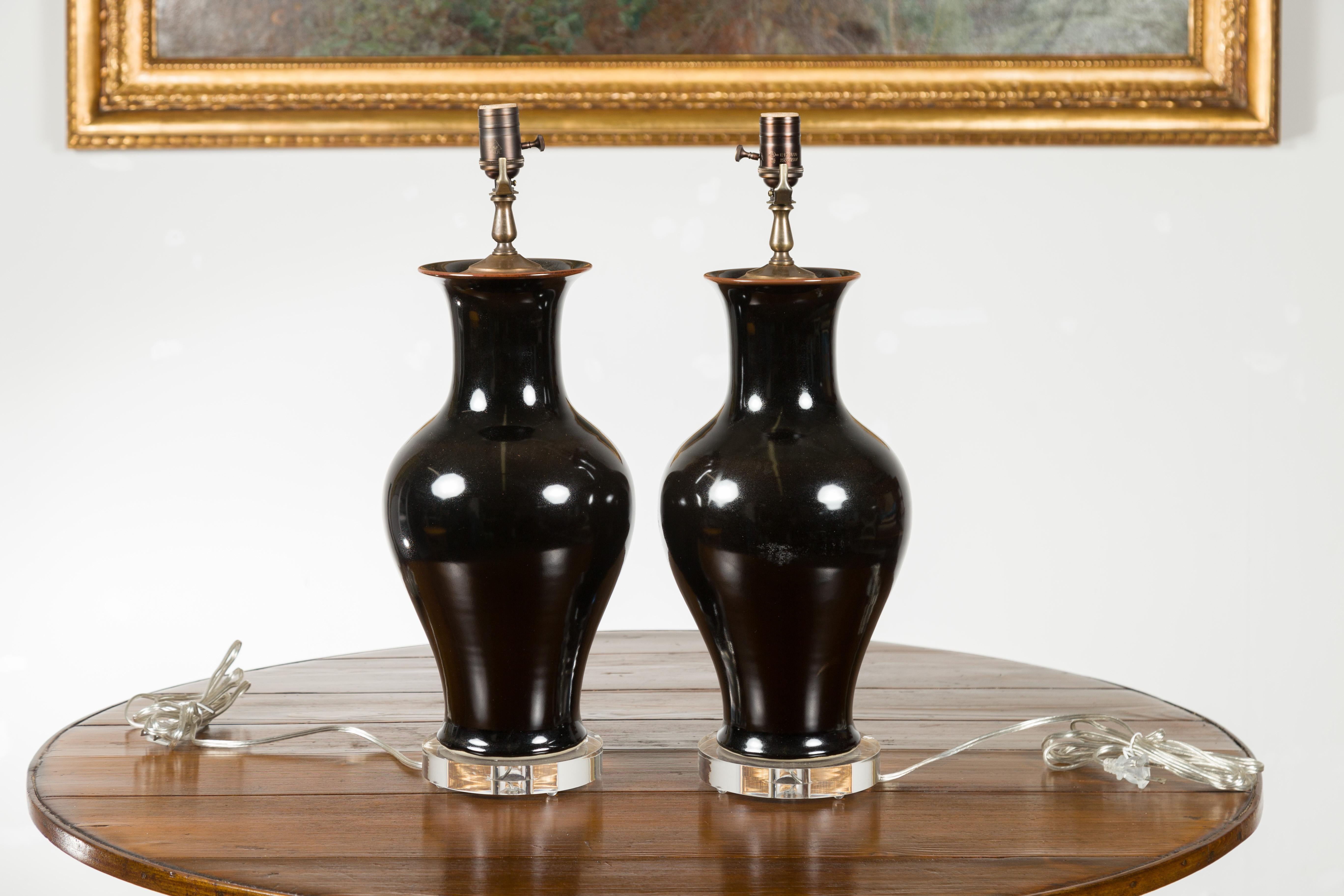 Pair of Black Porcelain Vase Shaped Table Lamps with Round Lucite Bases, Wired For Sale 4