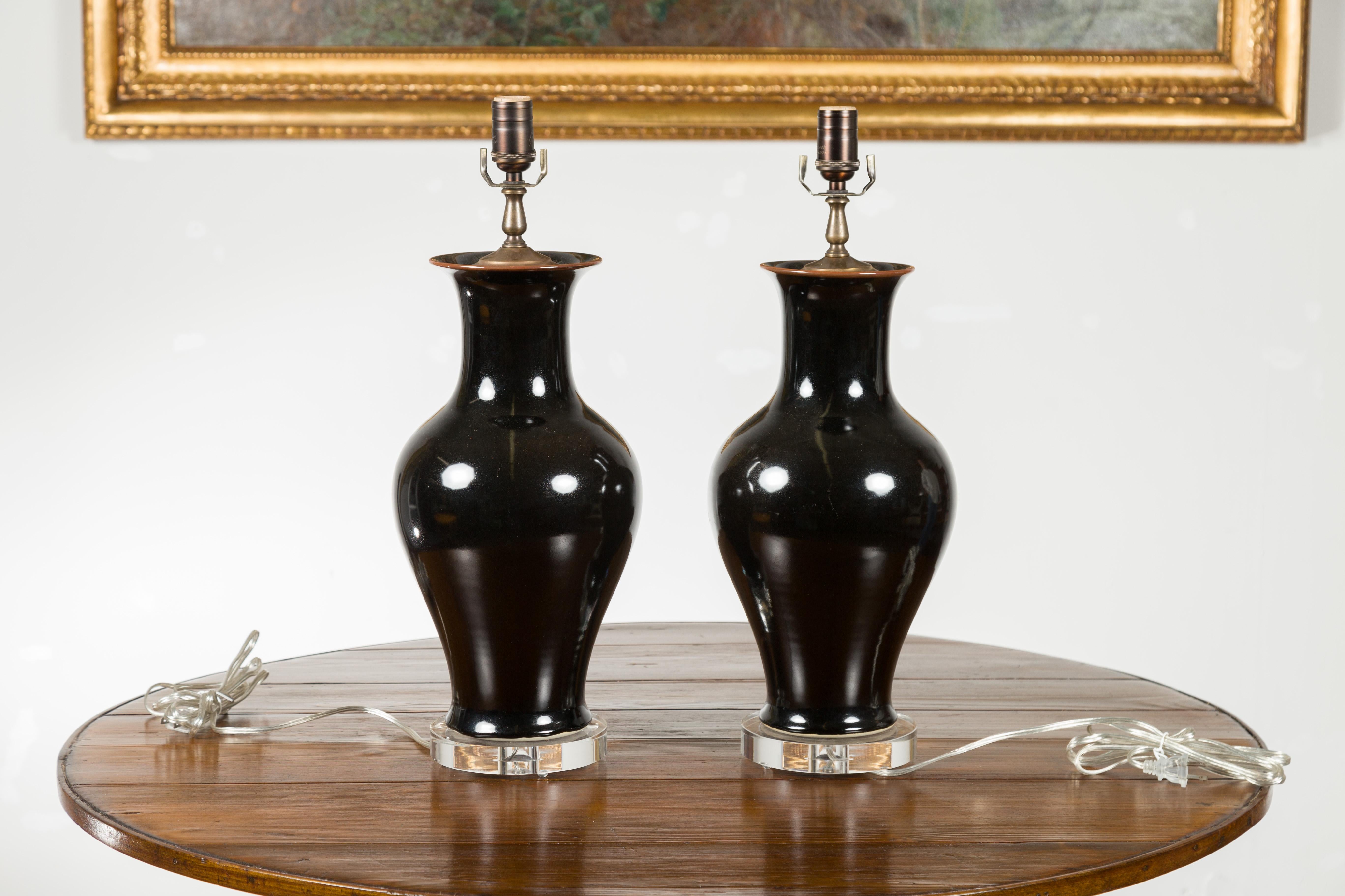 Pair of Black Porcelain Vase Shaped Table Lamps with Round Lucite Bases, Wired For Sale 5