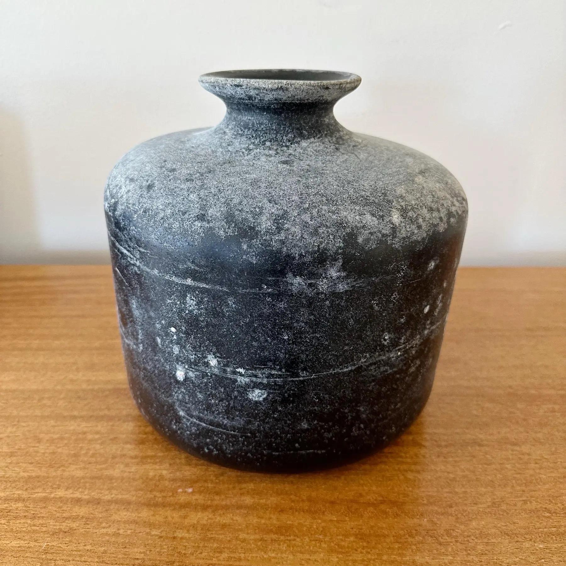 Mid-Century moderno Coppia di vasi in vetro nero Seguso Scavo Murano anni '80 in vendita