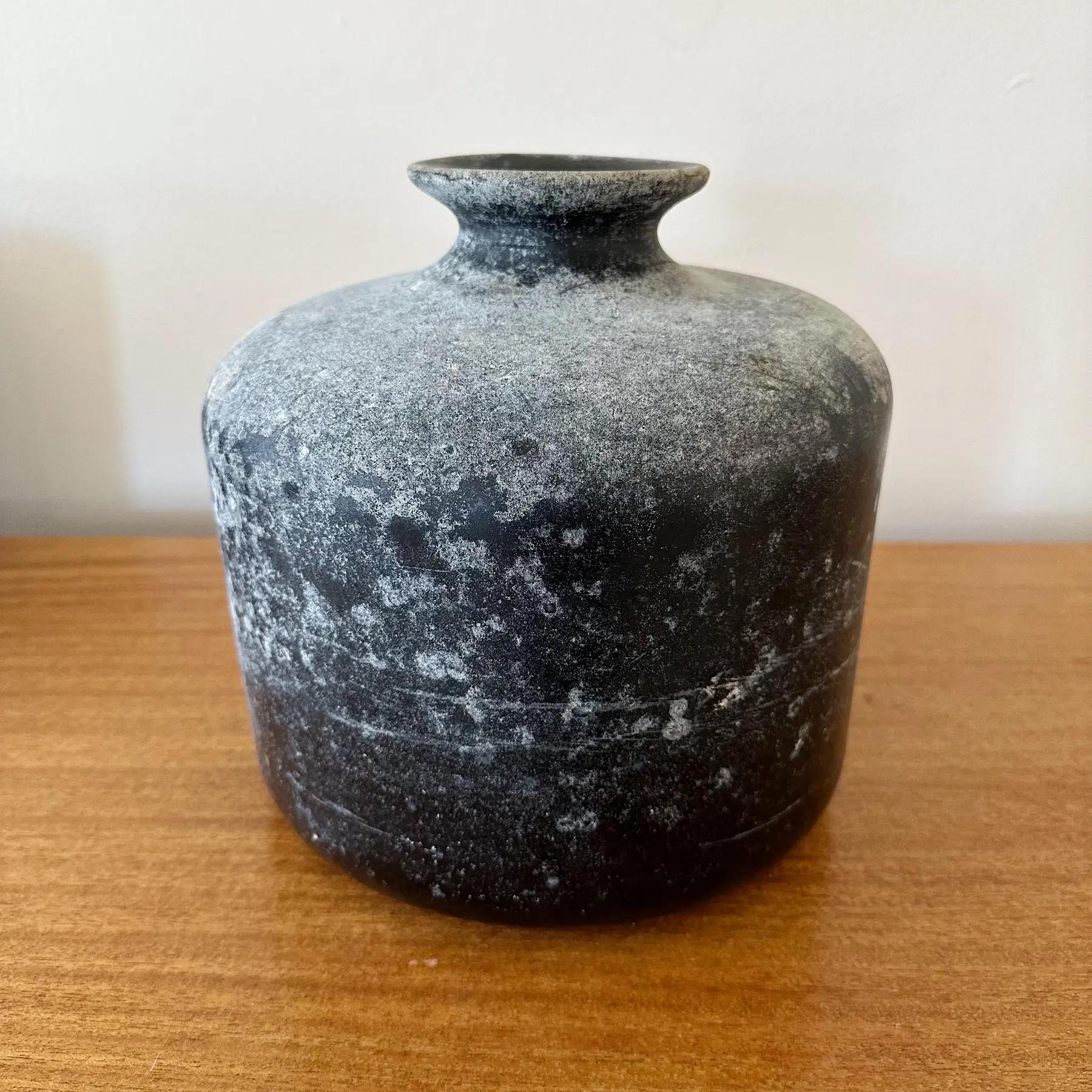 Italiano Coppia di vasi in vetro nero Seguso Scavo Murano anni '80 in vendita