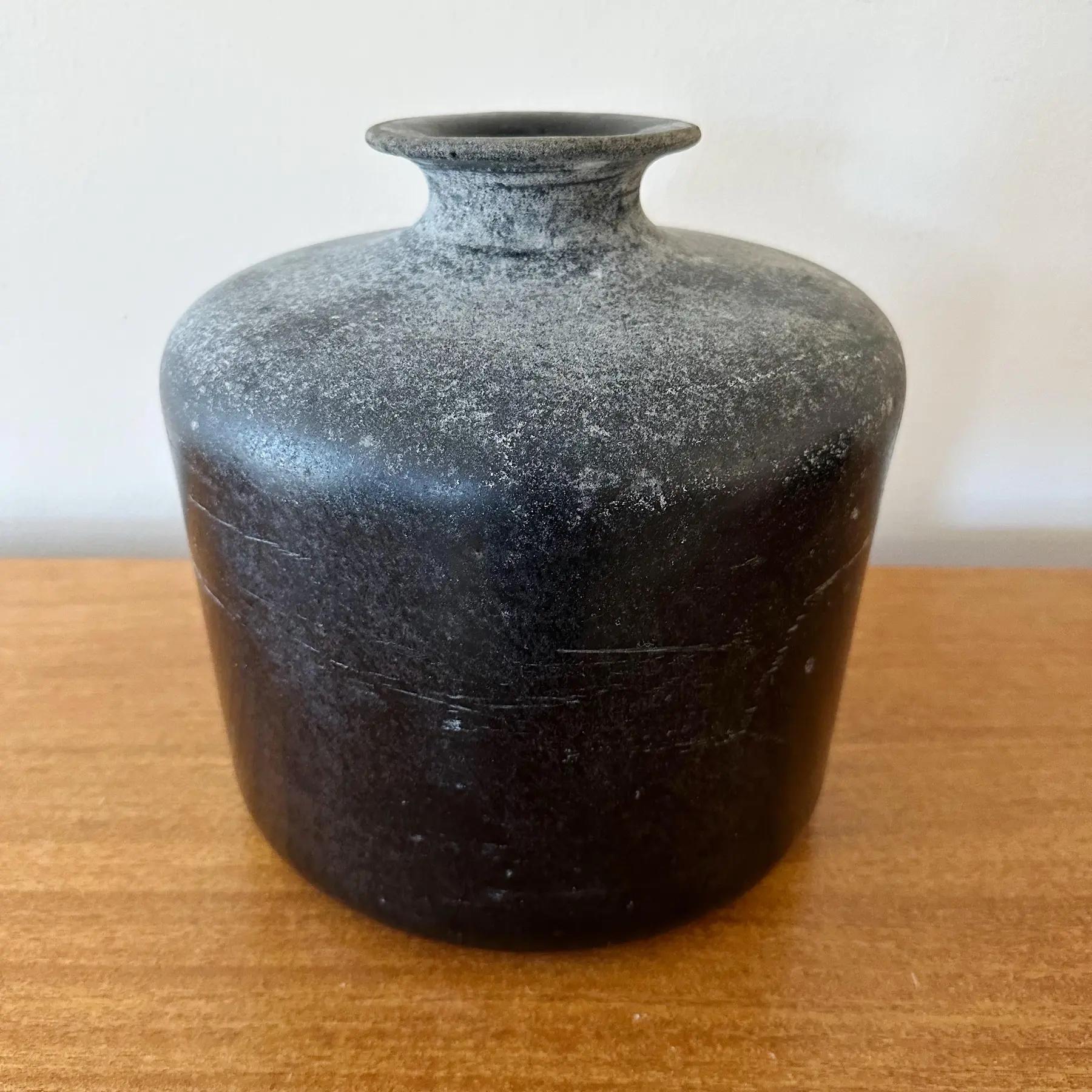 Vetro di Murano Coppia di vasi in vetro nero Seguso Scavo Murano anni '80 in vendita