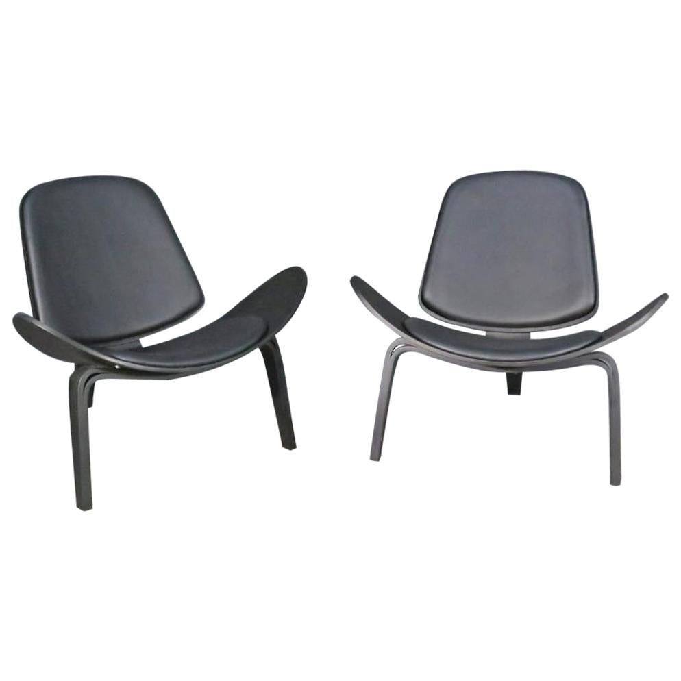 Pair of Black Shell Chairs in the Style of Hans Wegner