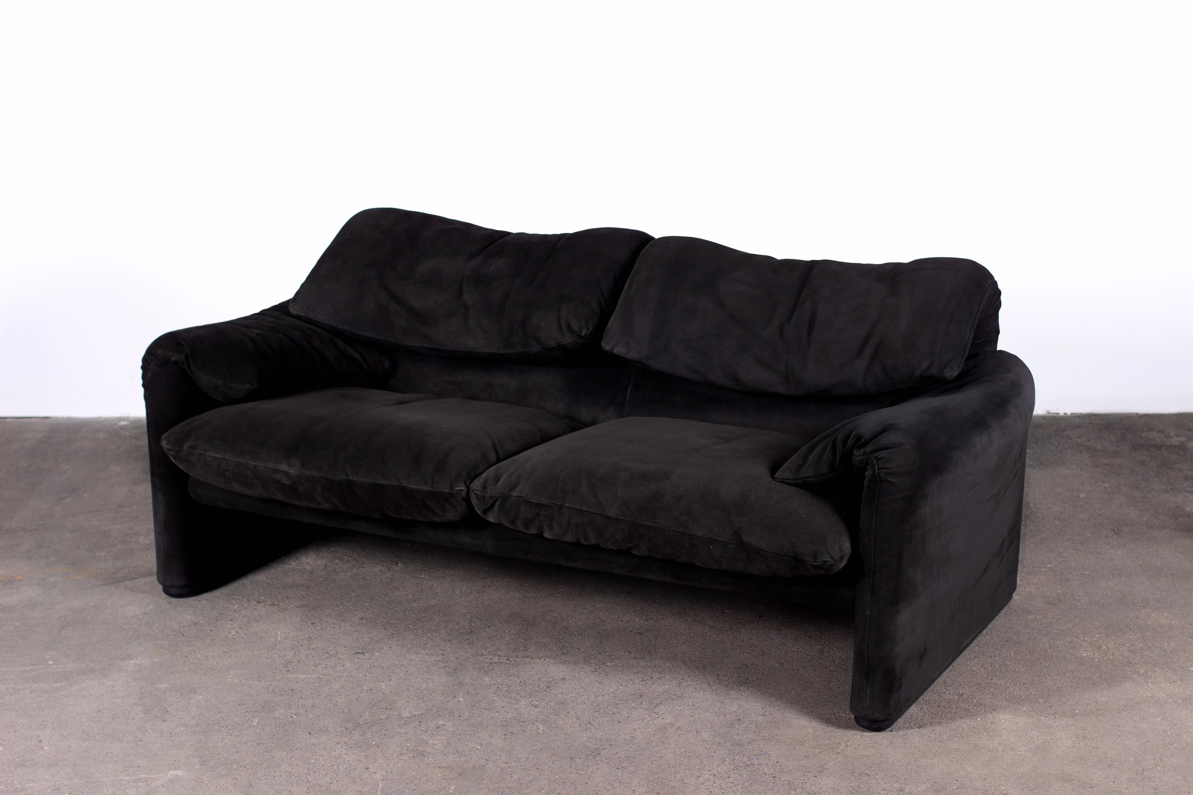 Pair of Black Suede 2-Seater Maralunga Sofas by Vico Magistretti for Cassina 10