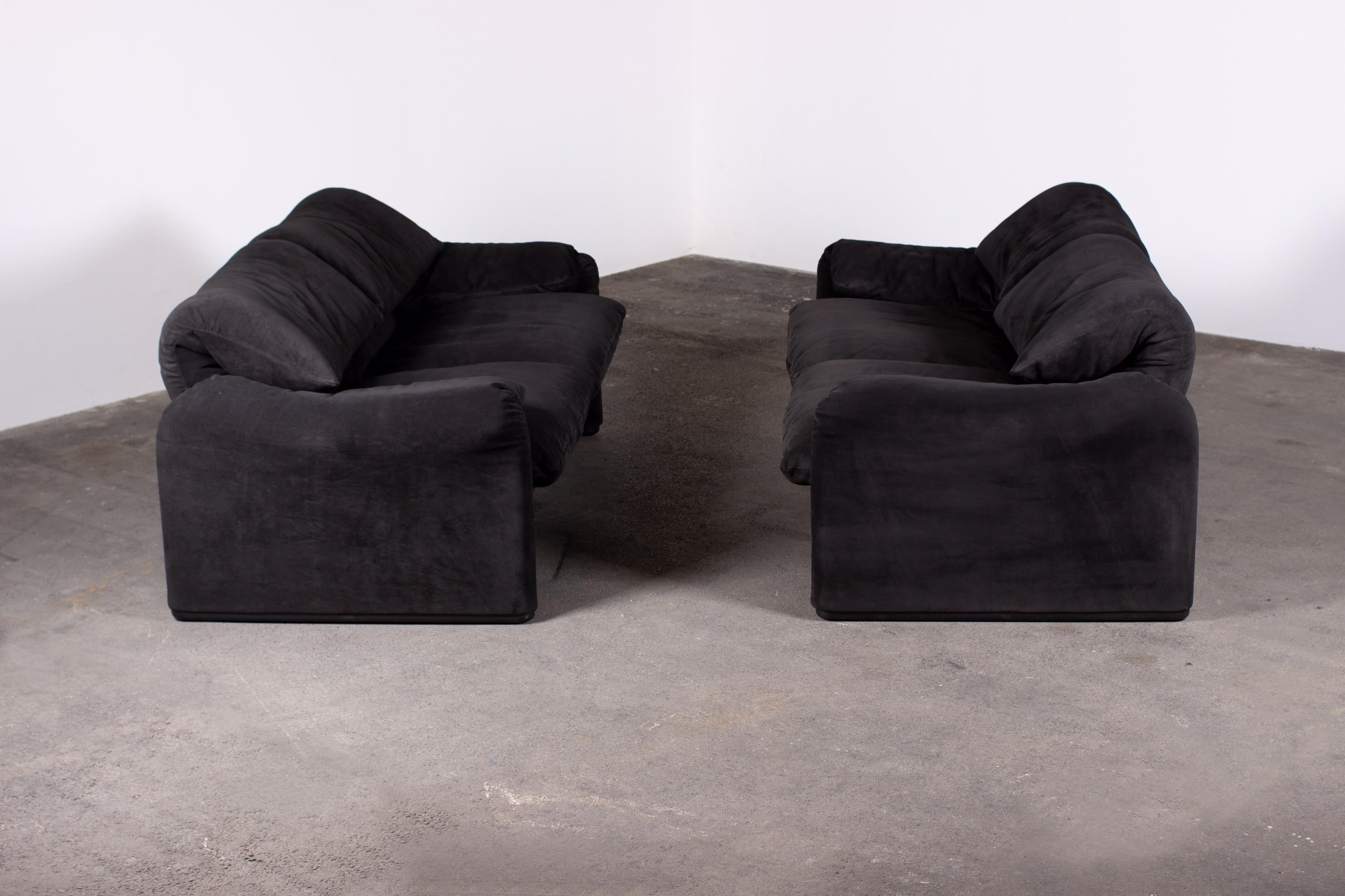 Mid-Century Modern Pair of Black Suede 2-Seater Maralunga Sofas by Vico Magistretti for Cassina