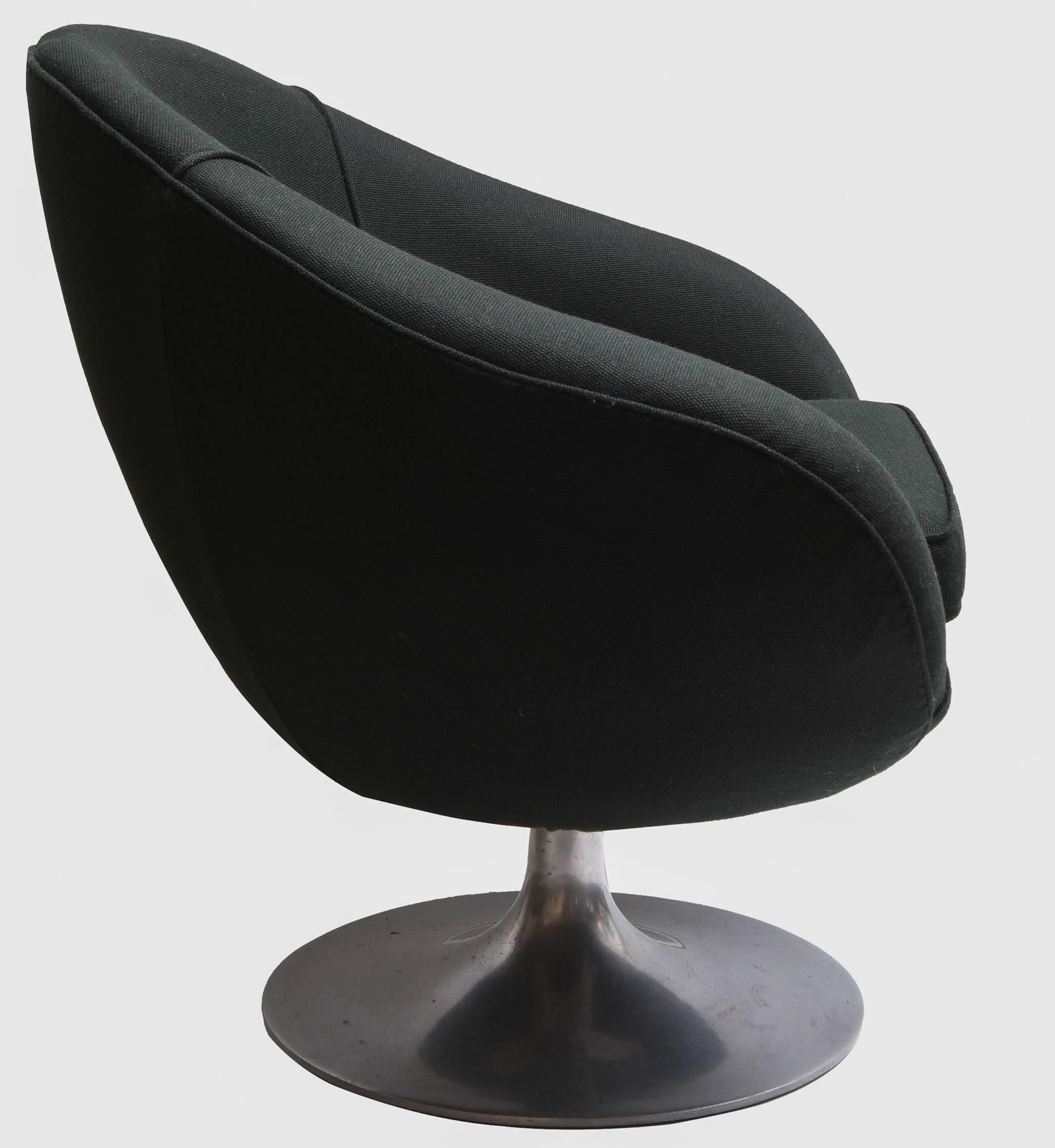 Italian Pair of Black Swivel Chairs For Sale