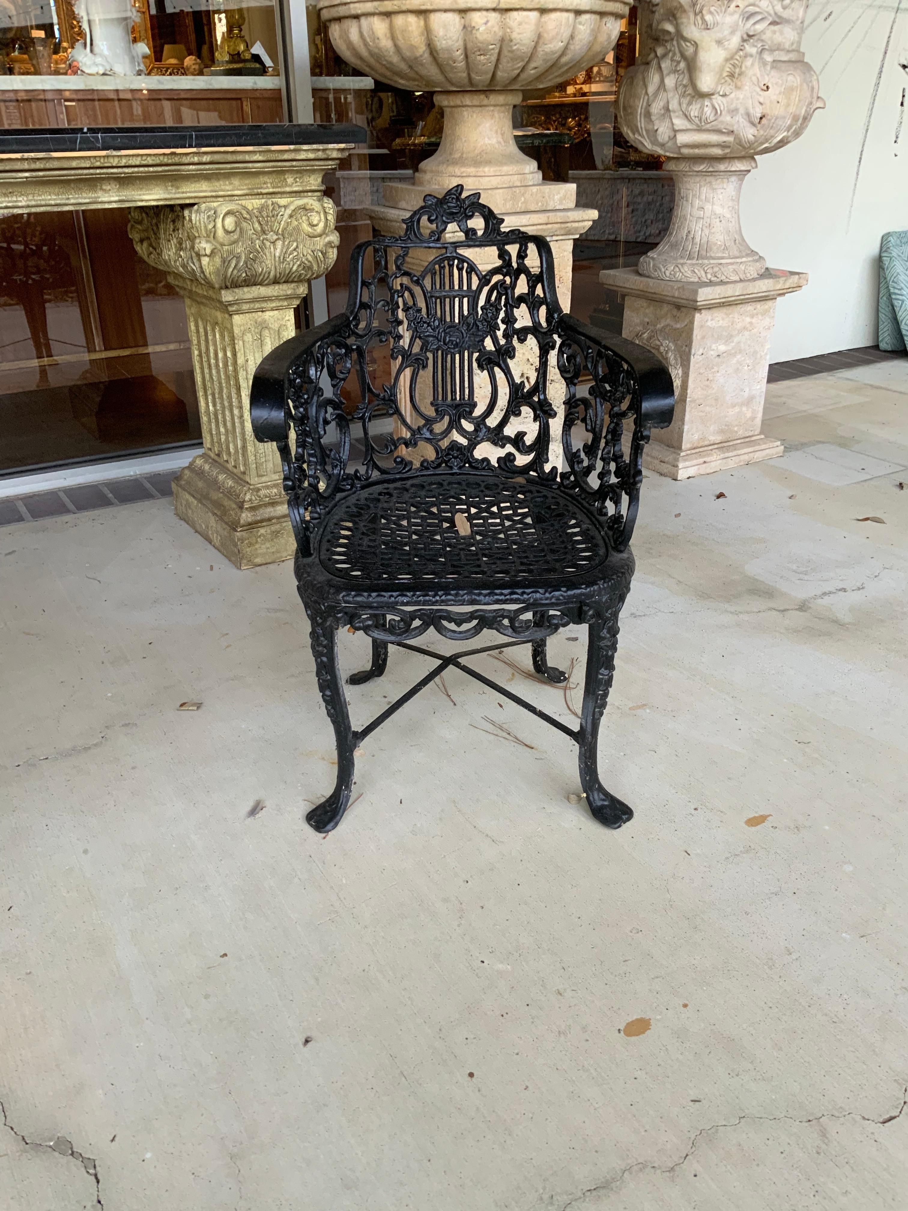 Pair of black Victorian cast iron garden chairs In Good Condition For Sale In Houston, TX