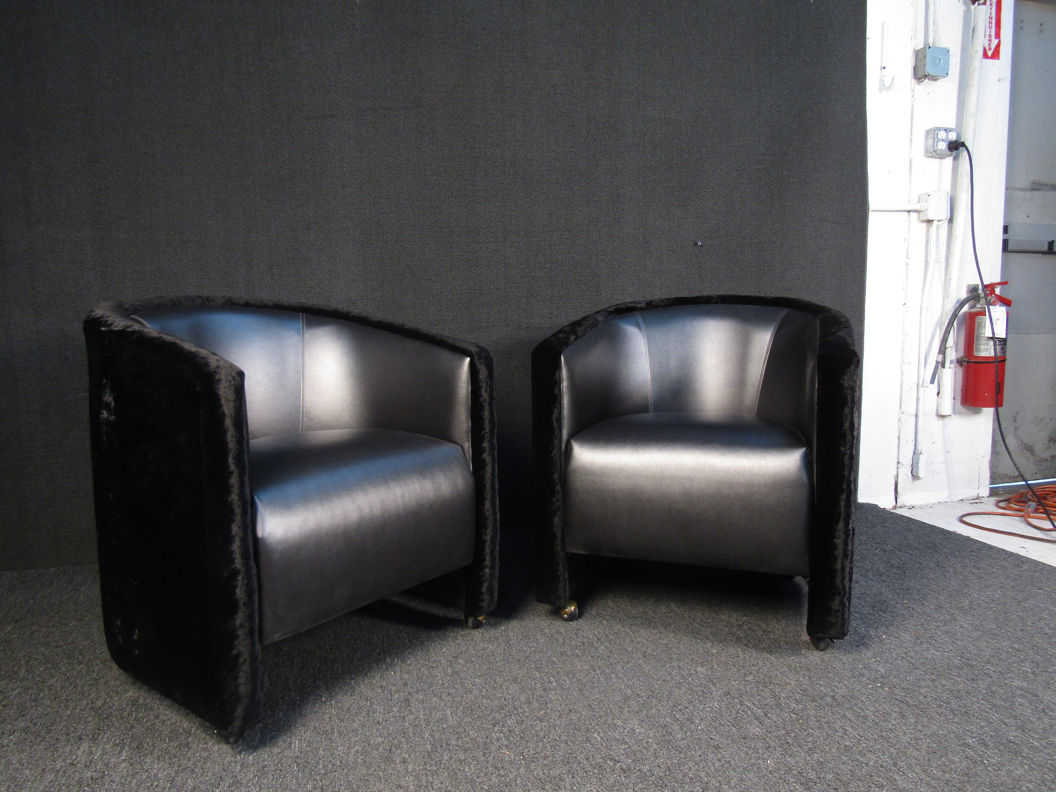Mid-Century Modern Pair of Black Vintage Club Chairs in Velvet and Vinyl For Sale