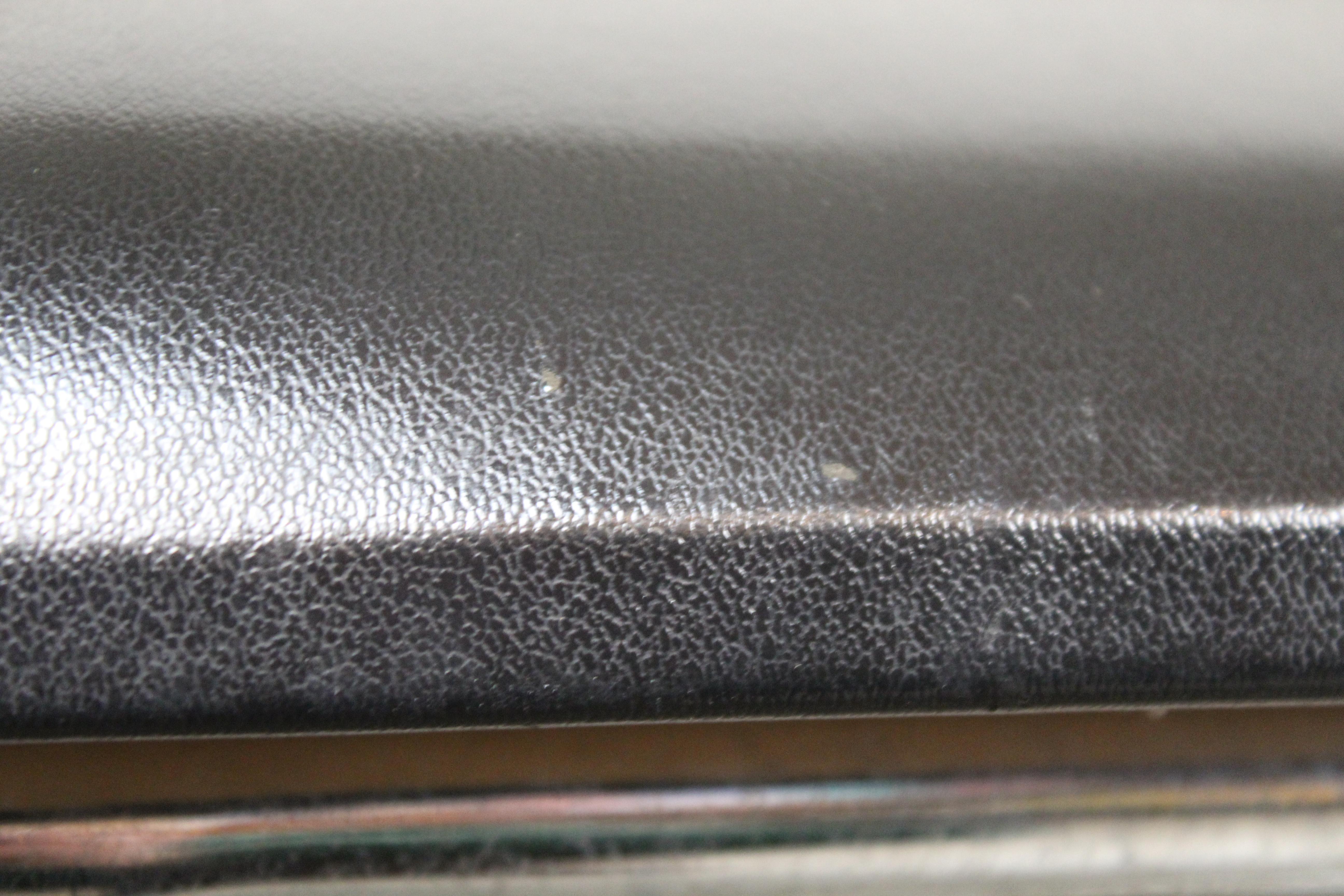 Coppia di seggioloni in vinile nero di Anton Lorenz Thonet in vendita 12