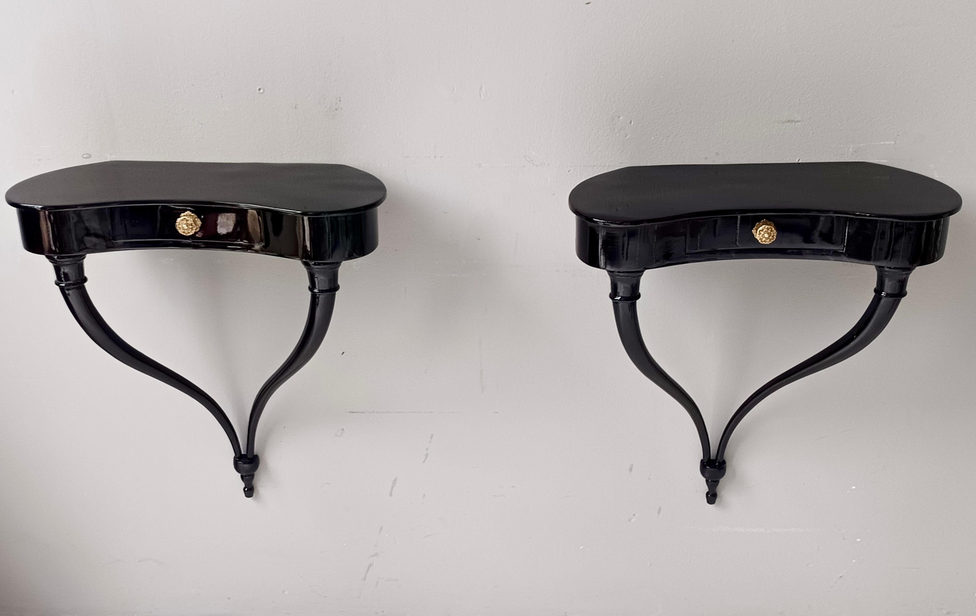 Pair of Black Wall-Mounted Console Tables / Nightstands attr. to Ulrich (Moderne der Mitte des Jahrhunderts) im Angebot