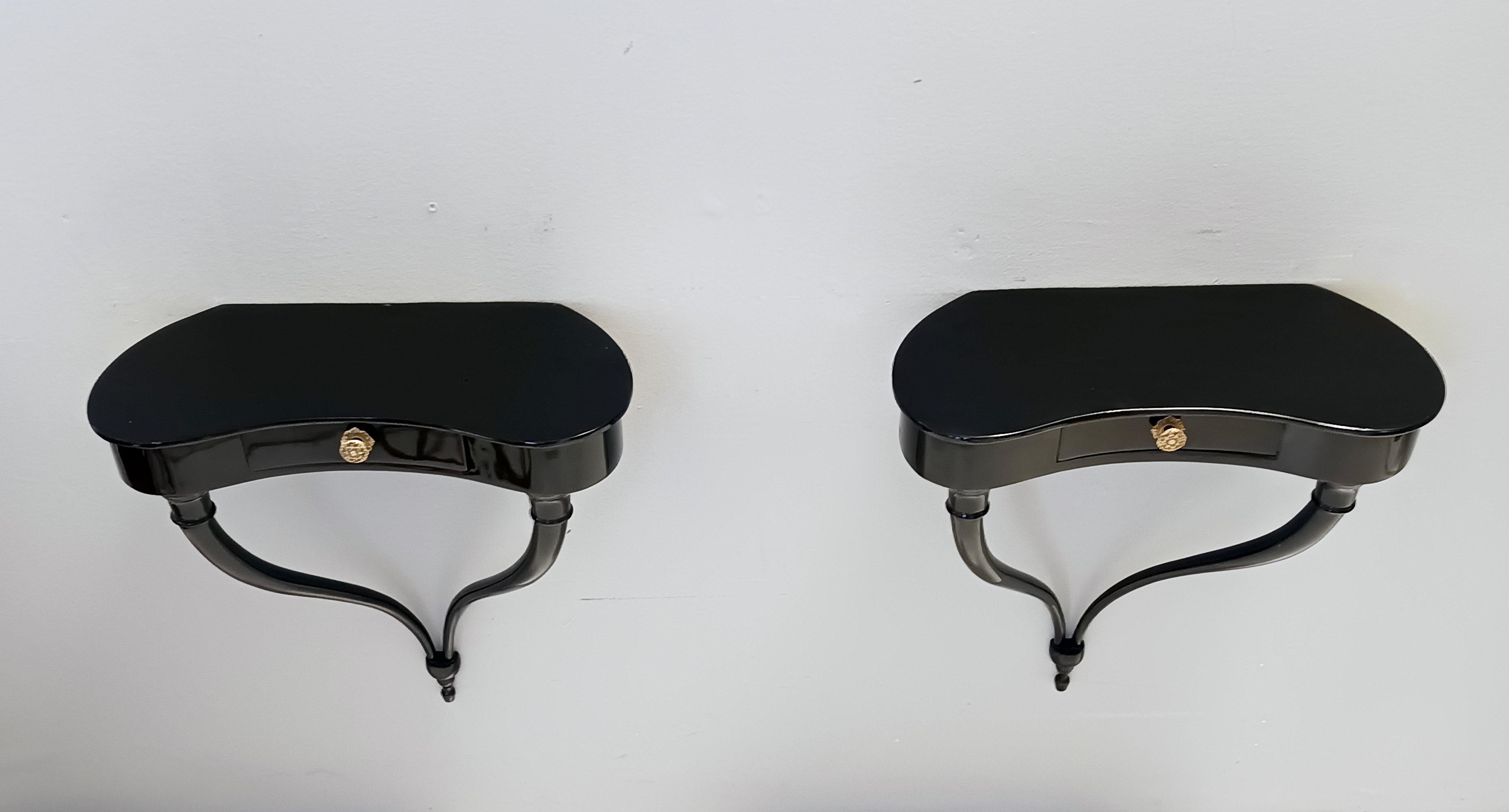 Pair of Black Wall-Mounted Console Tables / Nightstands attr. to Ulrich im Zustand „Hervorragend“ im Angebot in Bresso, Lombardy