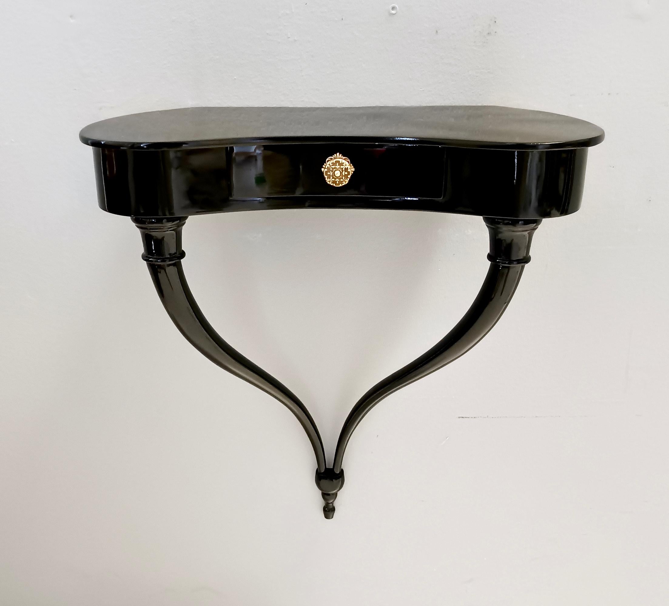 Pair of Black Wall-Mounted Console Tables / Nightstands attr. to Ulrich (Mitte des 20. Jahrhunderts) im Angebot