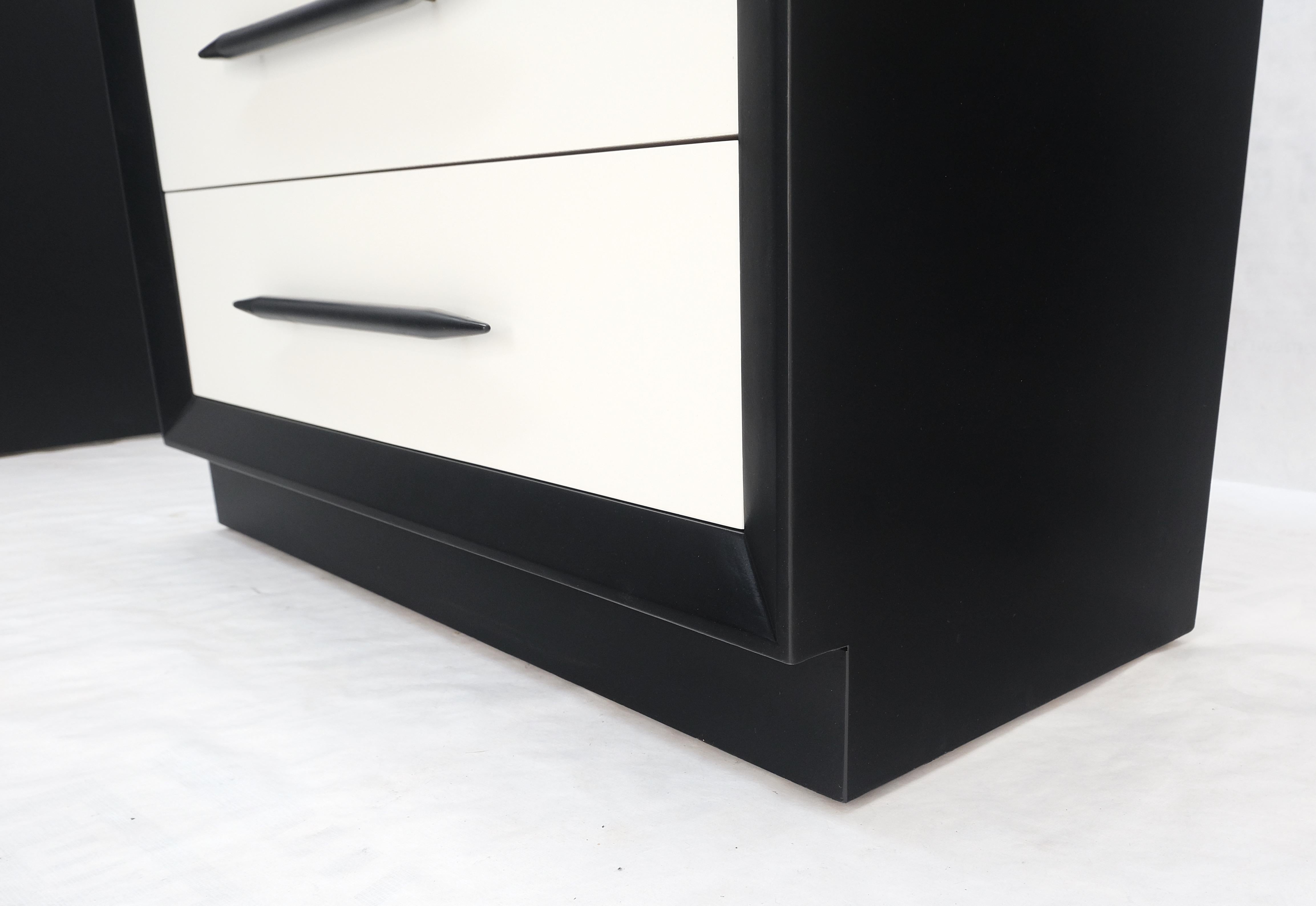 Pair of Black & White James Mont Style Bachelor 3 Drawer Chests Mid Century MINT For Sale 7