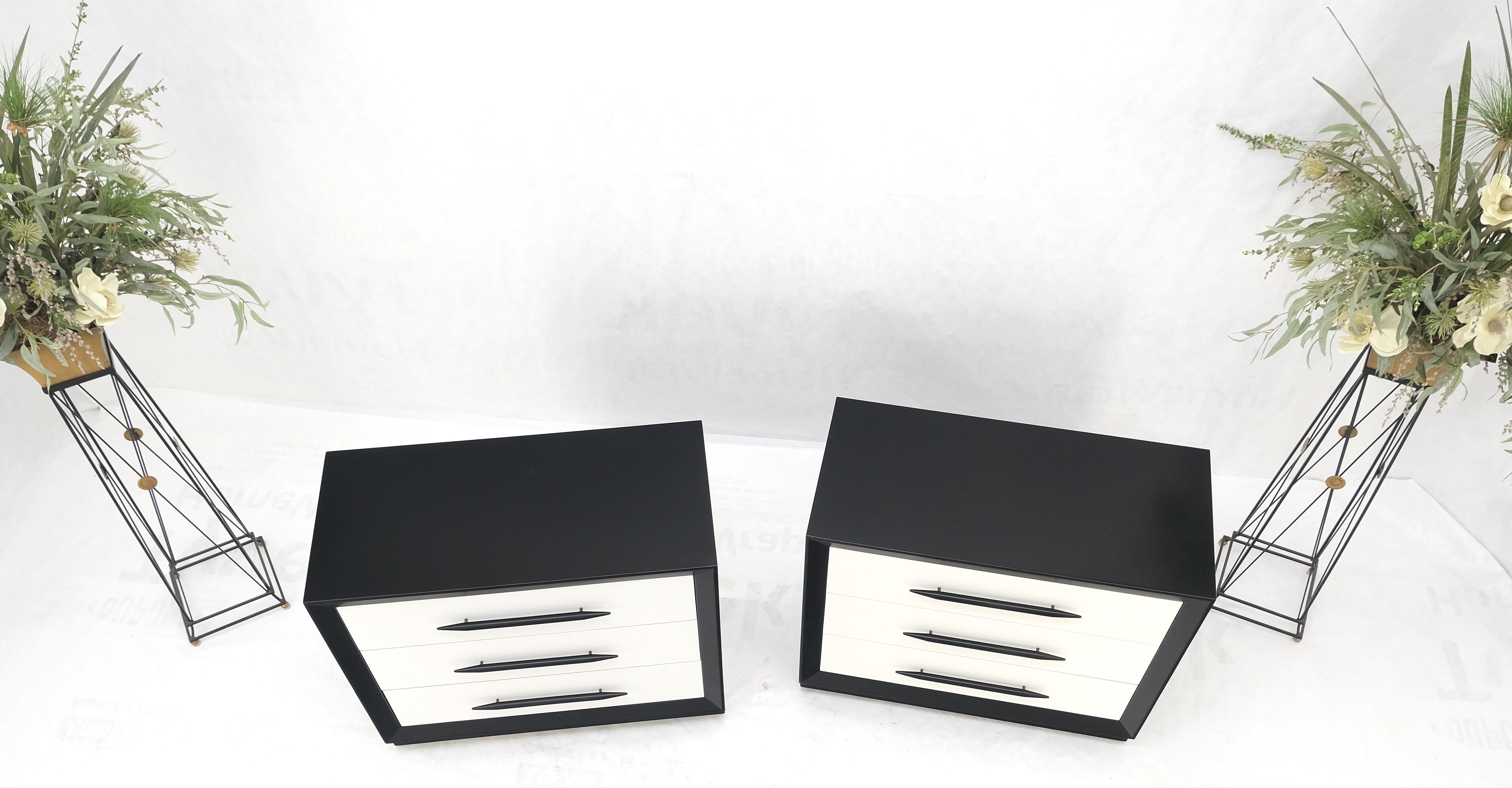 Lacquered Pair of Black & White James Mont Style Bachelor 3 Drawer Chests Mid Century MINT For Sale