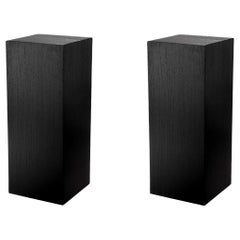 Pareja de Columnas Chapadas en Madera Negra, Siglo XXI.