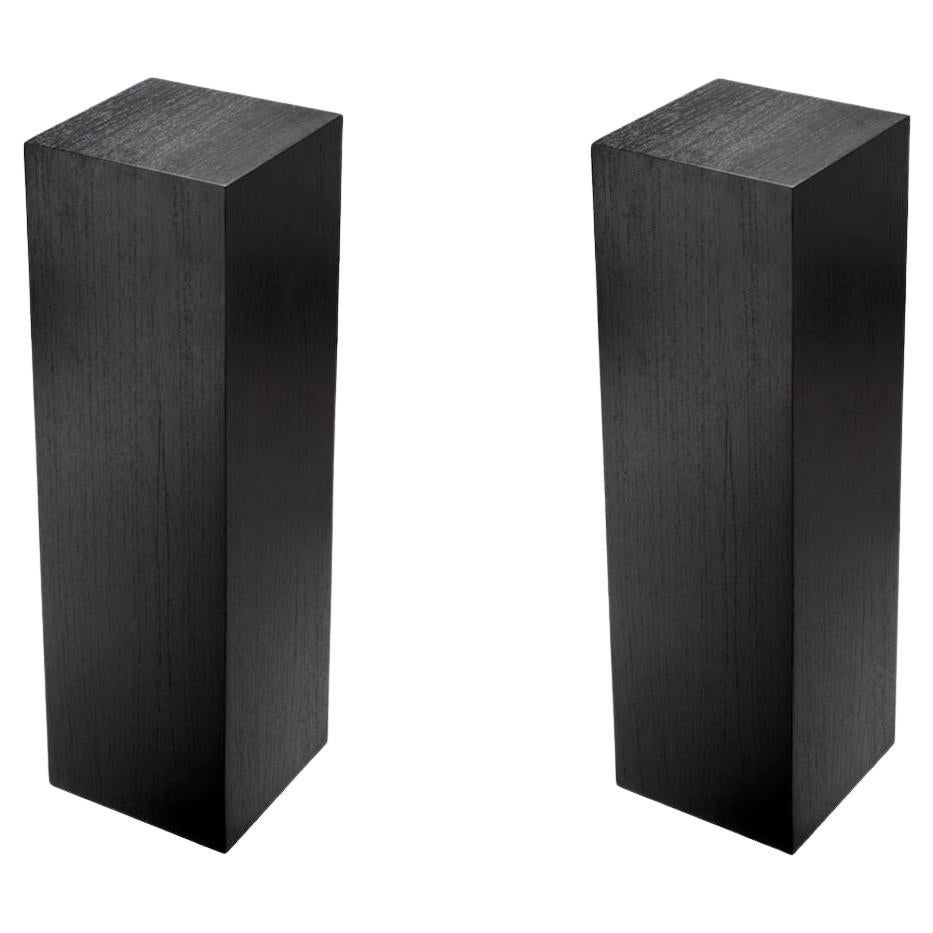 Paire de colonnes en bois plaqué noir, 21e siècle.