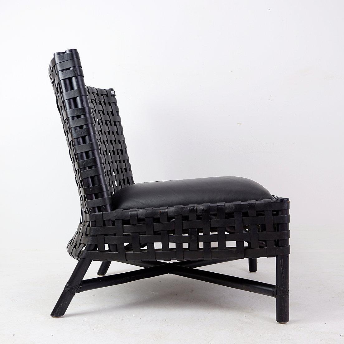 20th Century Pair of black woven leather lounge chairs For Sale