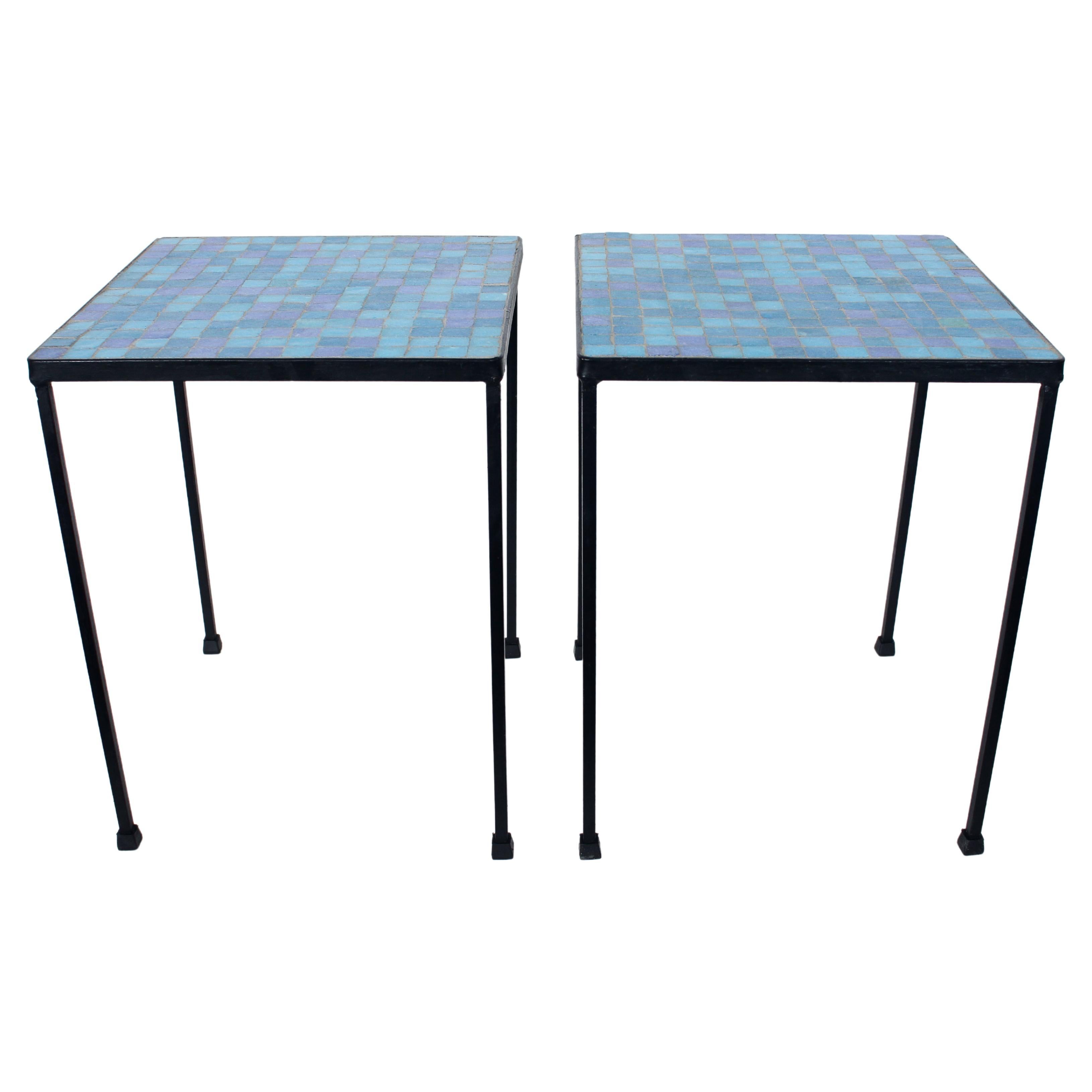 Paar schwarze schmiedeeiserne Terrazzo-Kacheltische in Blau, Lila und Aqua, 1950er Jahre im Angebot
