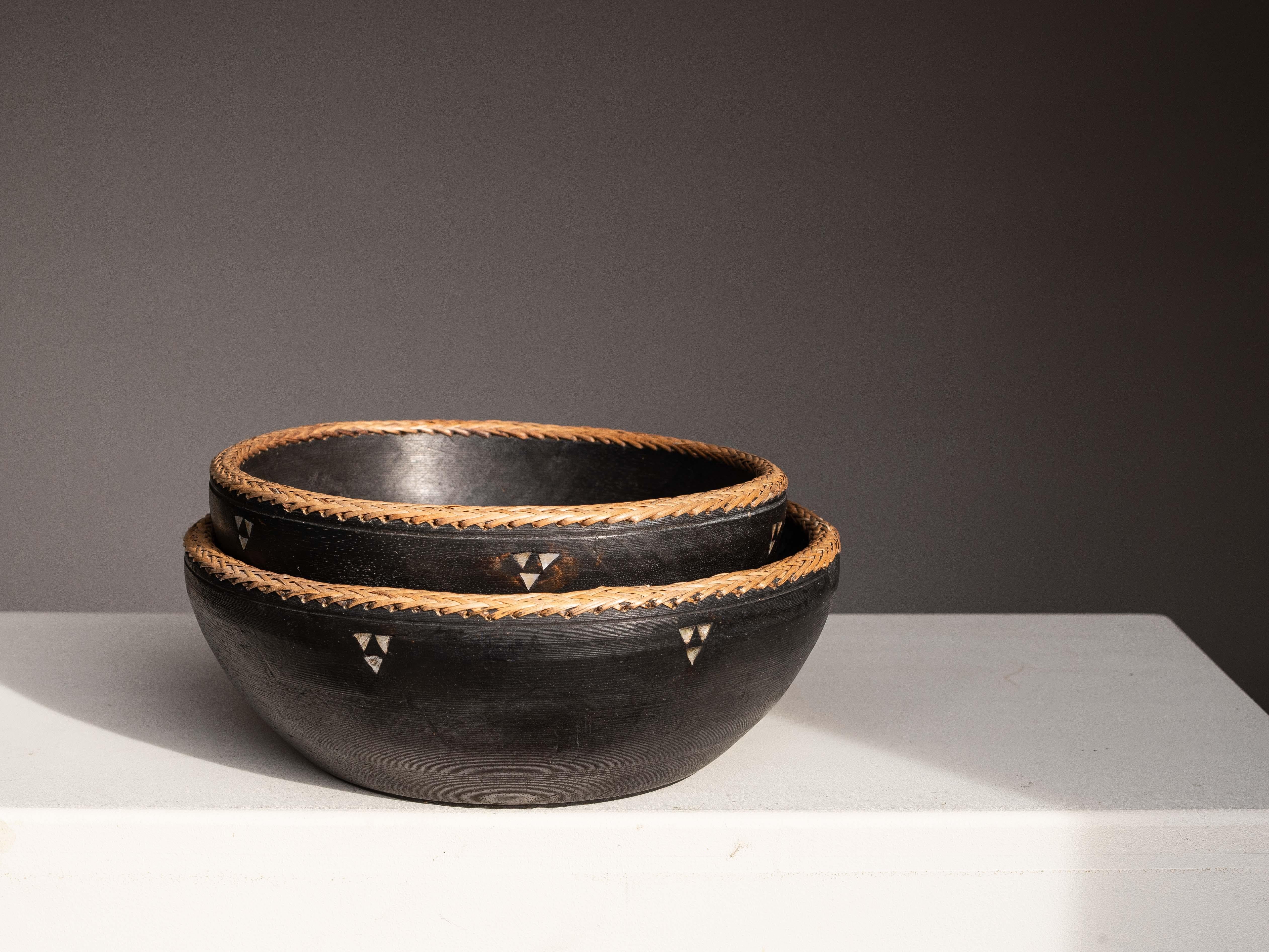 Philippine Pair of Blackened Wood Bowls with Rattan Rim and Mother-of-Pearl Inlay - 1980s For Sale