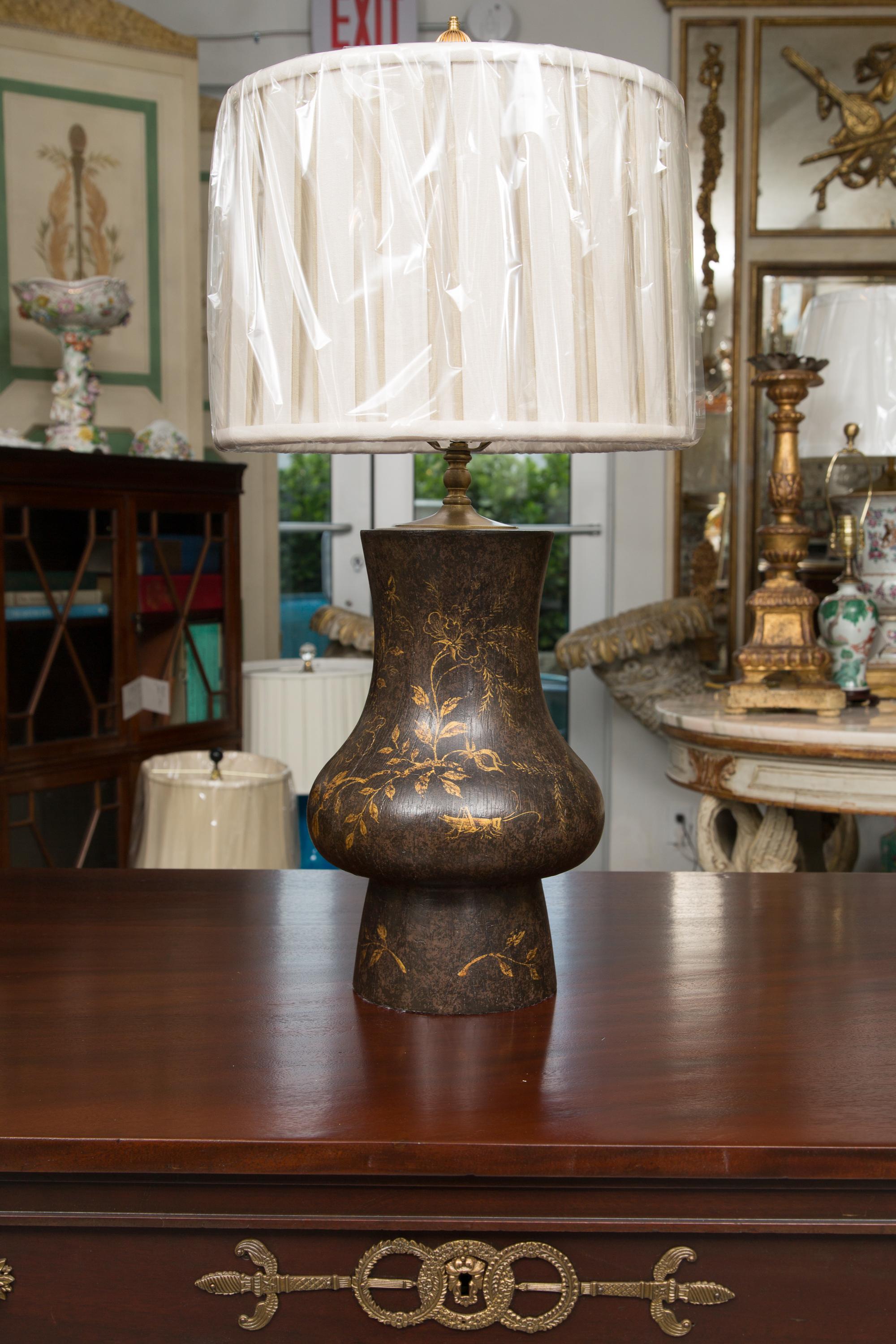 This is a pleasant pair of table lamps with a mild gilt decoration. There was an application applied to the lamps that give a decoupage finish.