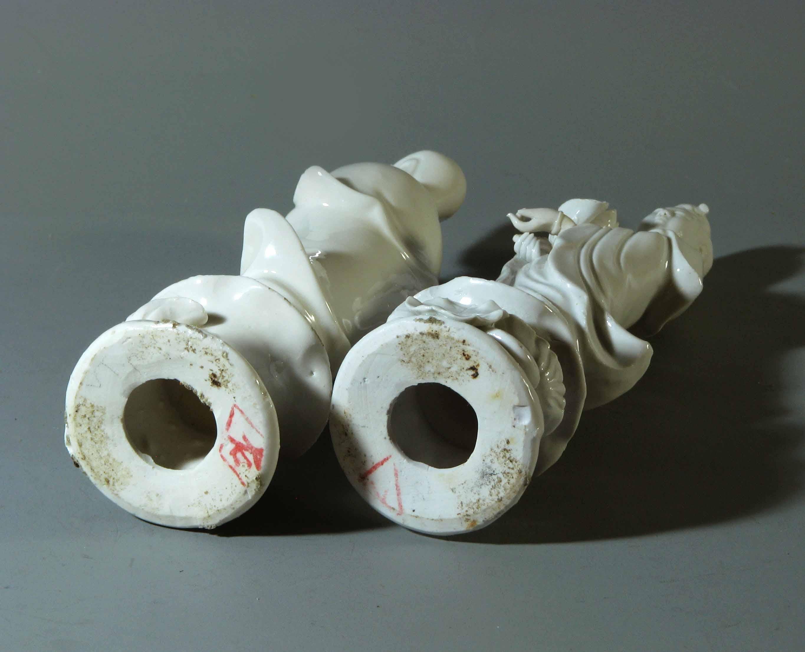 Paar Blanc-de-Chine-Dehua-Figuren von Guanyin aus Guanyin im Zustand „Gut“ im Angebot in Ottawa, Ontario