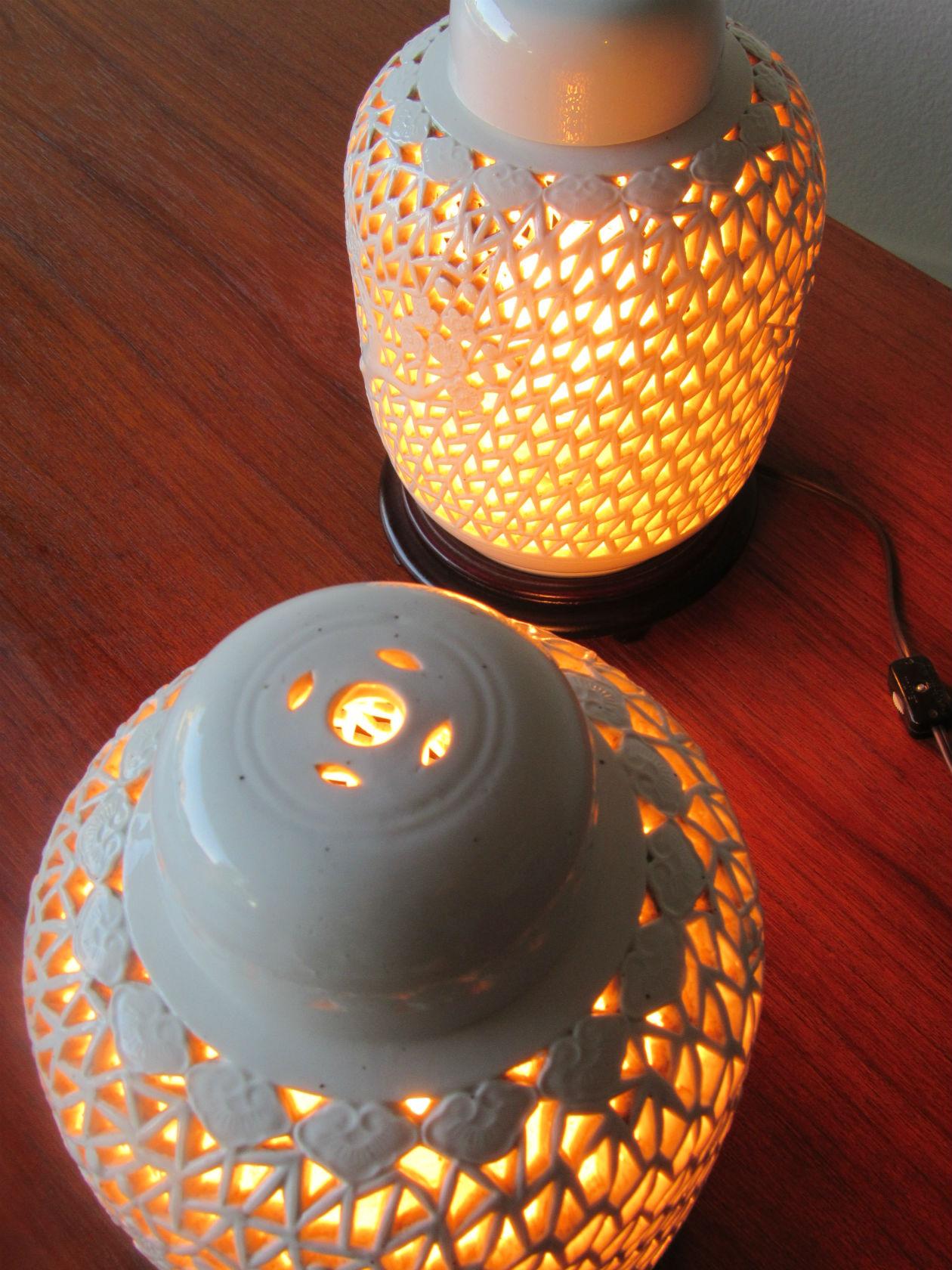 Mid-Century Modern Pair of Blanc de Chine Lidded Ginger Jar Lamps, circa 1960s