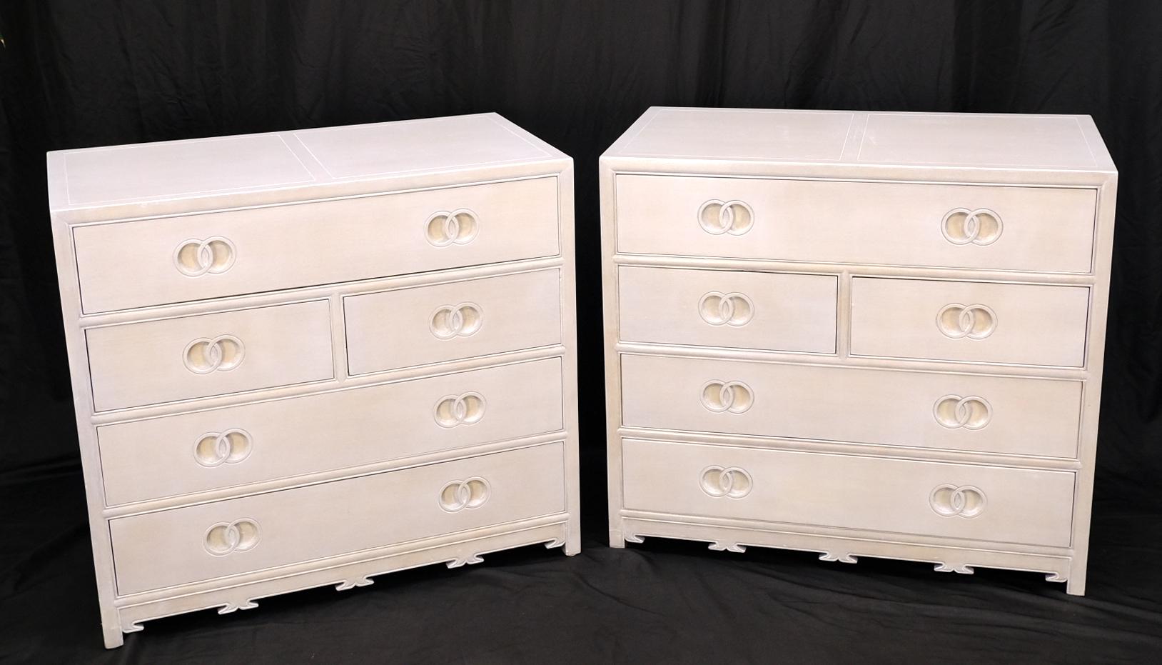 Mid-Century Modern Pair of Bleached 5 Drawers Bachelor Chests by Baker For Sale