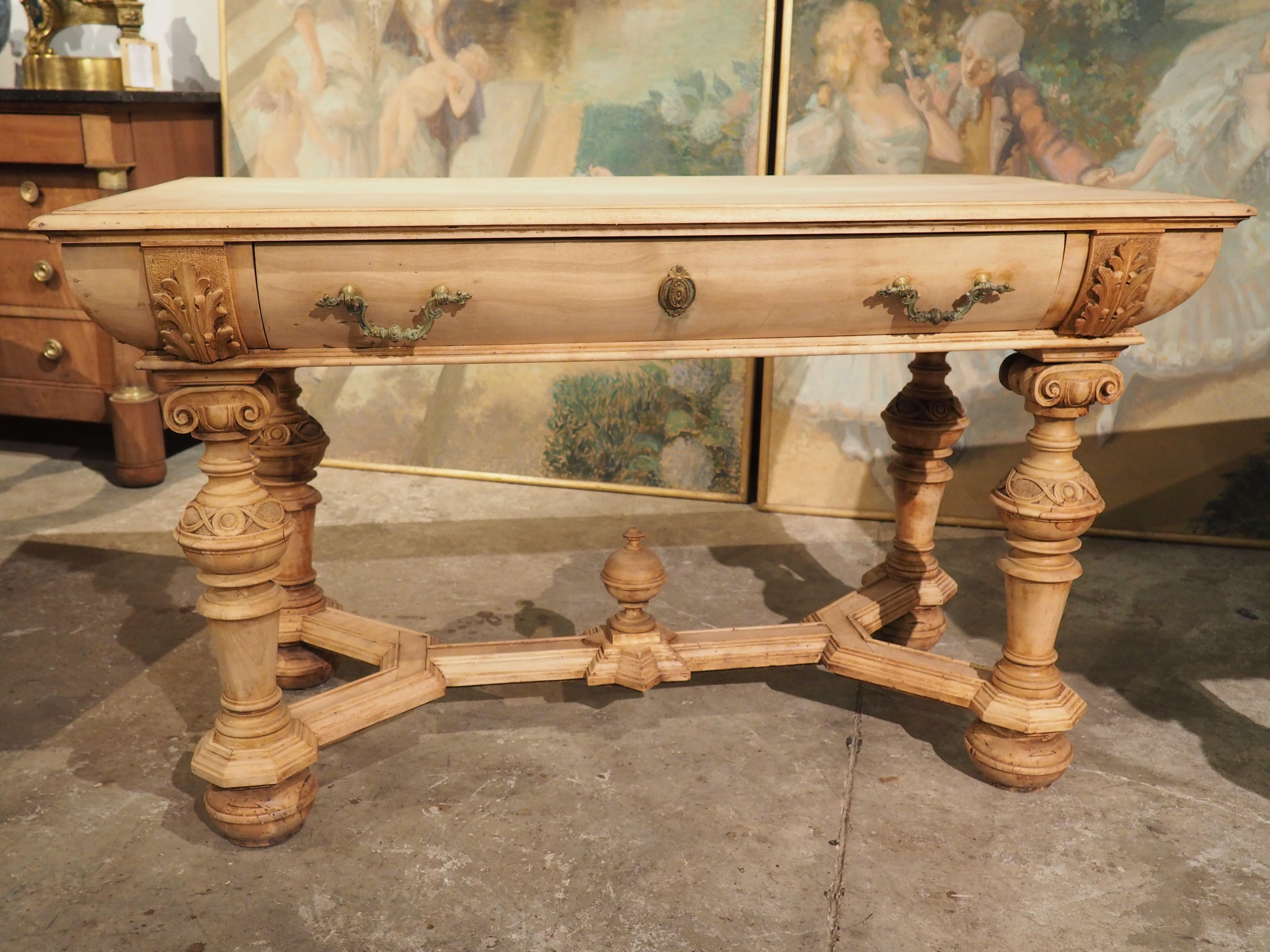 XIXe siècle Paire de tables anciennes blanchies de style Renaissance hollandaise, 19e siècle en vente