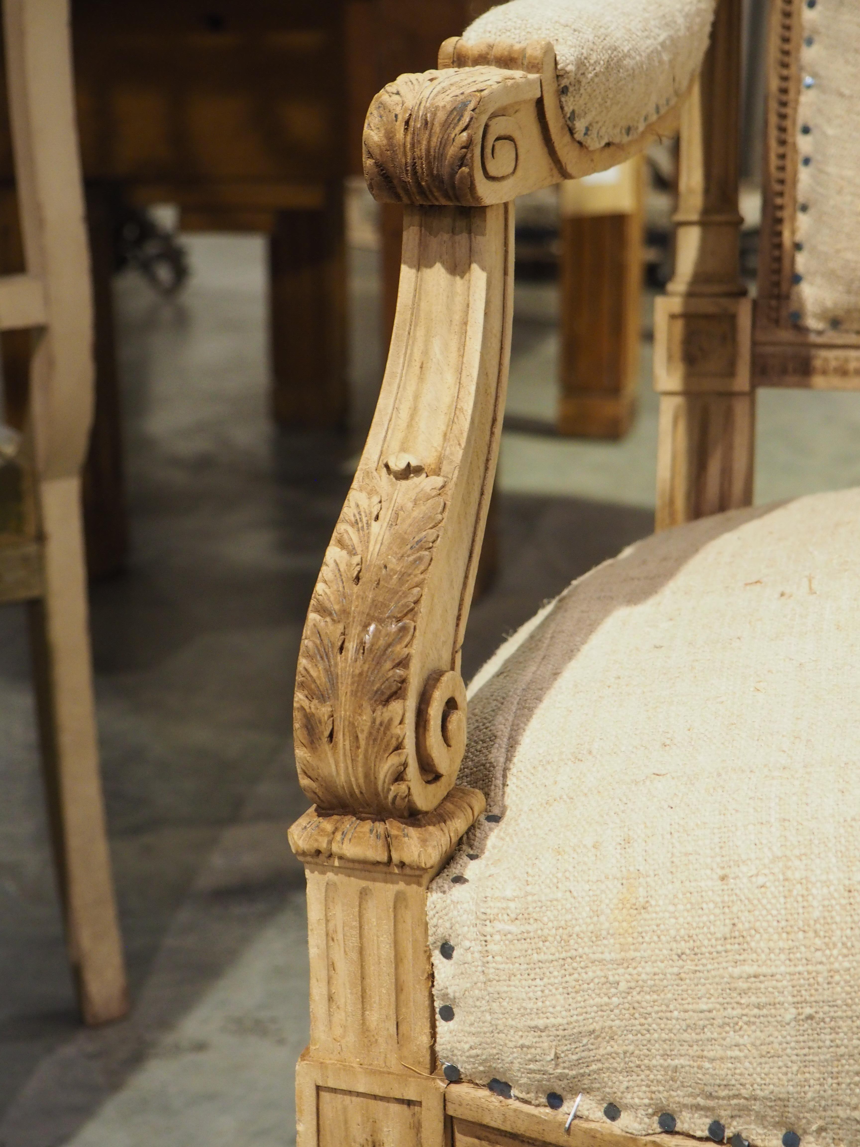 Coppia di poltrone Fauteuil sbiancate in stile Luigi XVI, CIRCA 1890 in vendita 5