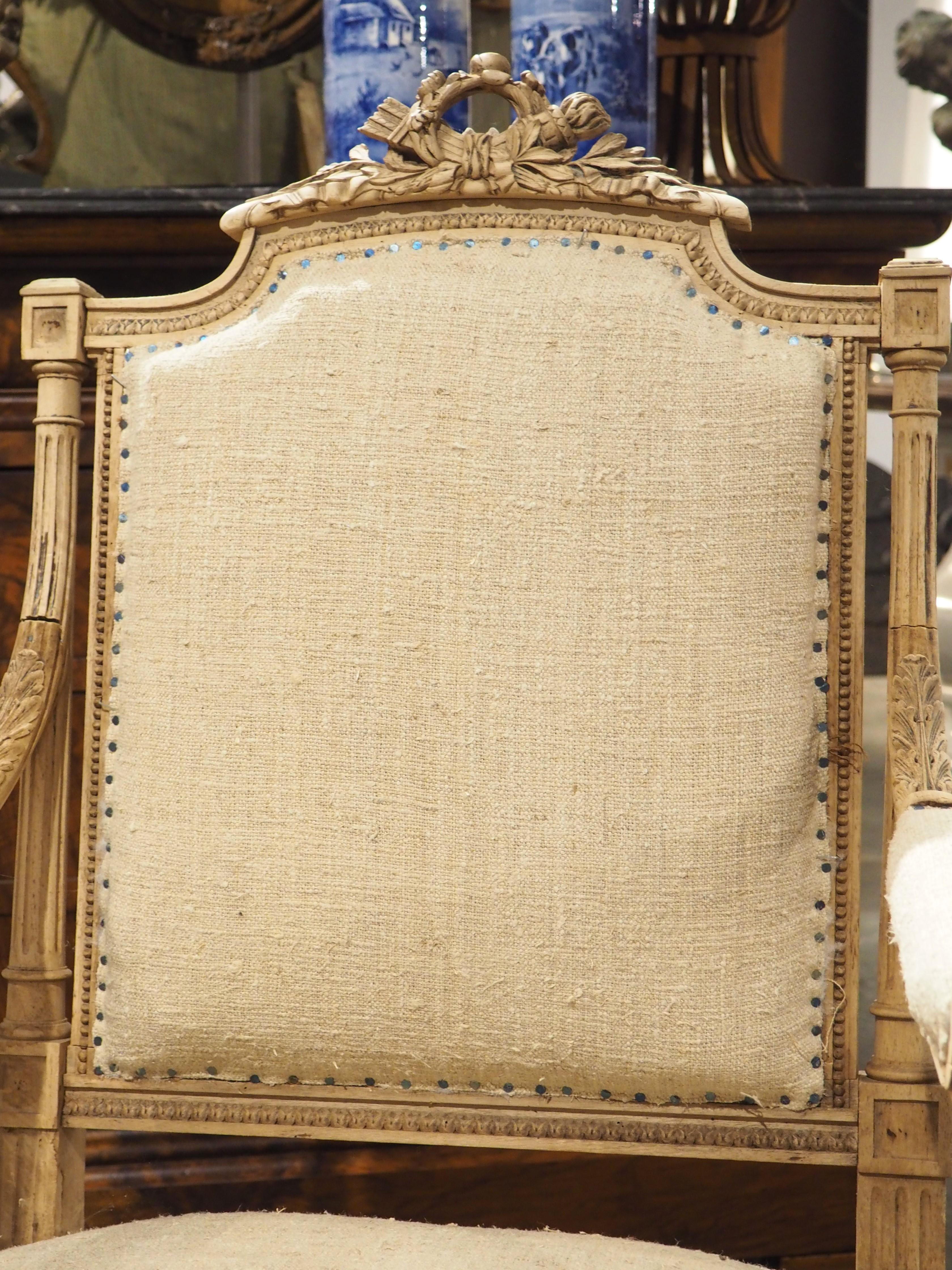 Coppia di poltrone Fauteuil sbiancate in stile Luigi XVI, CIRCA 1890 in vendita 8