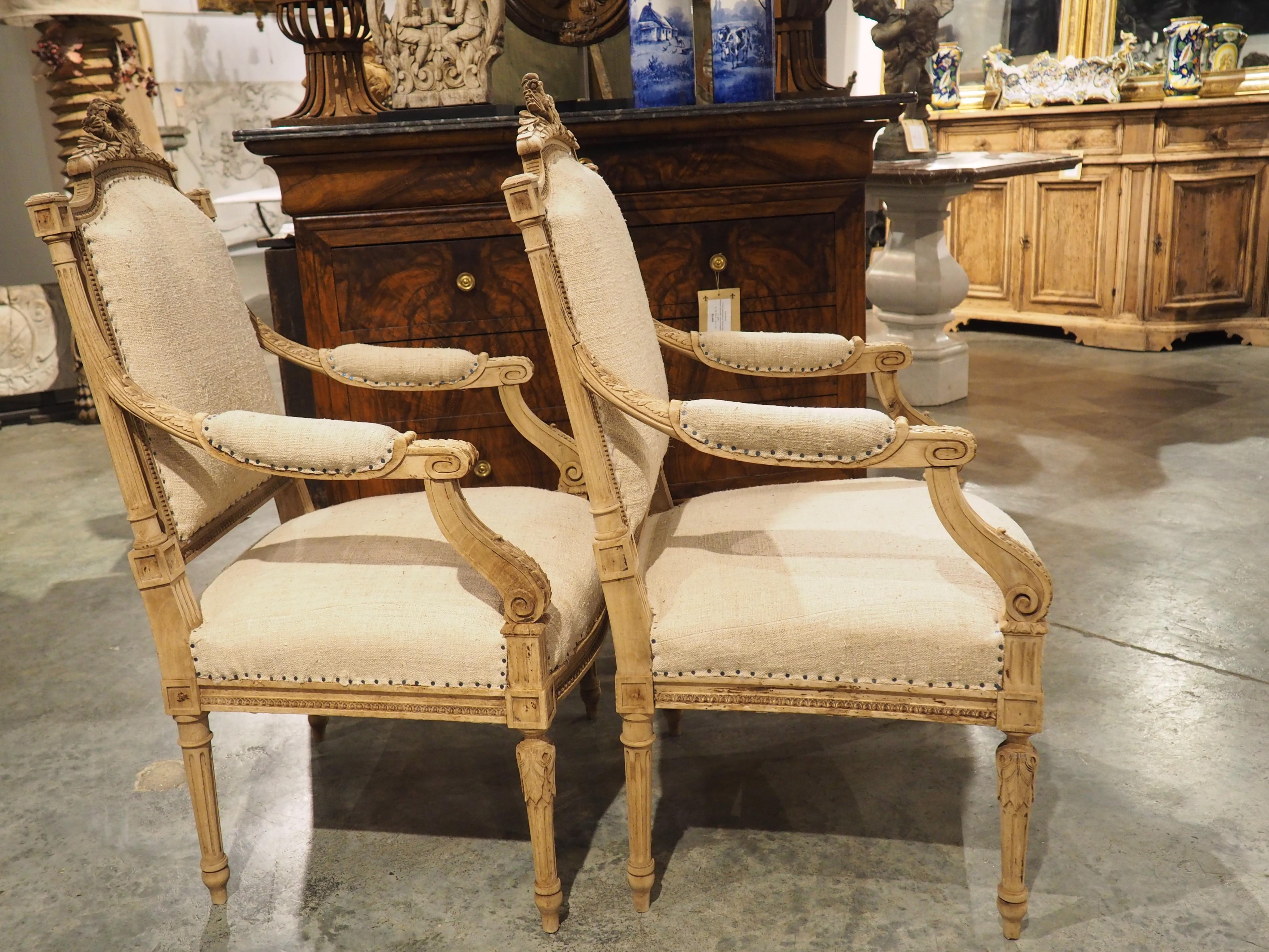 Coppia di poltrone Fauteuil sbiancate in stile Luigi XVI, CIRCA 1890 in vendita 10