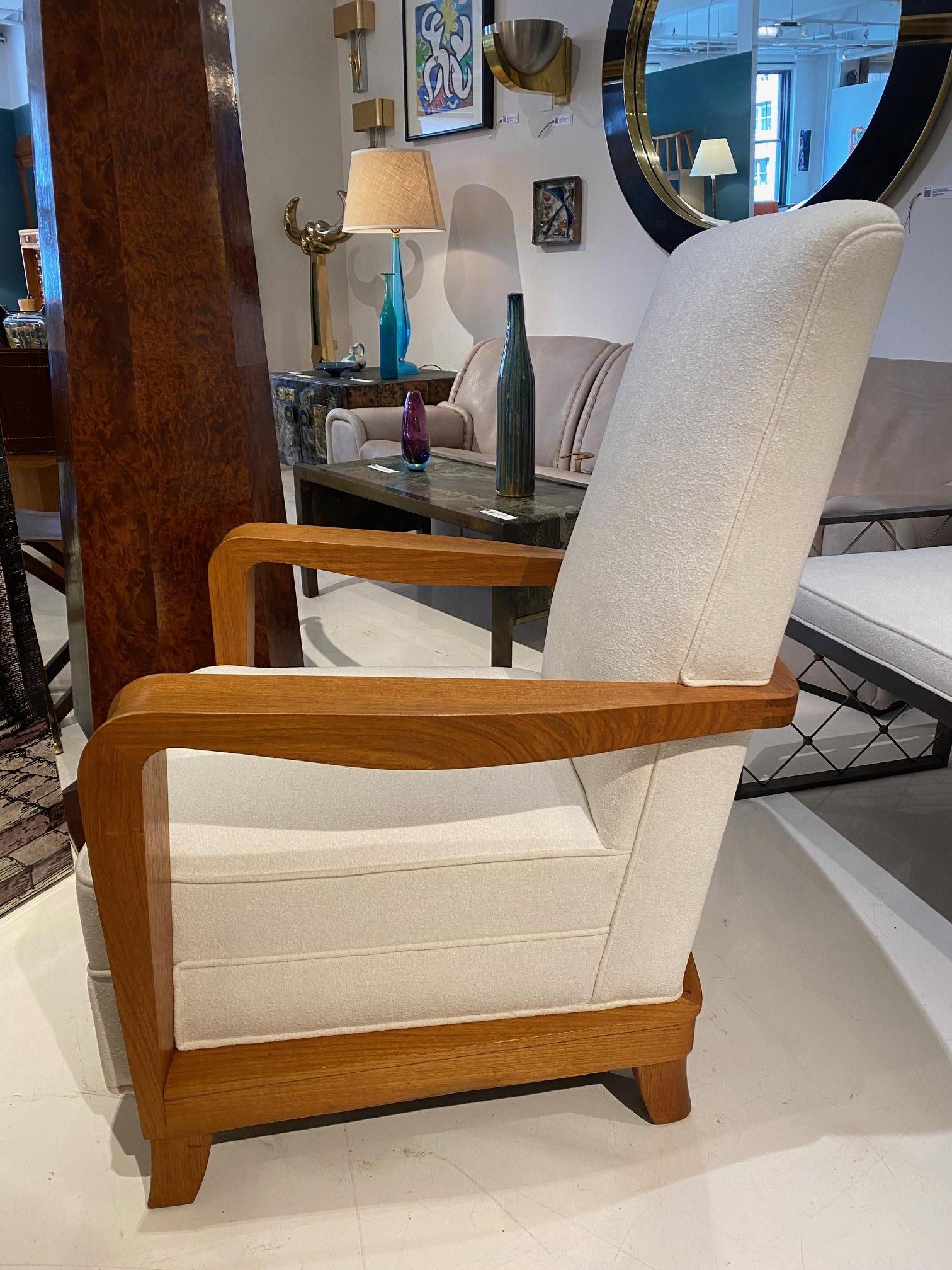 Ein Paar gepolsterte Sessel aus gebleichtem Mahagoni nach einem Modell von Maxime alt. im Angebot 7