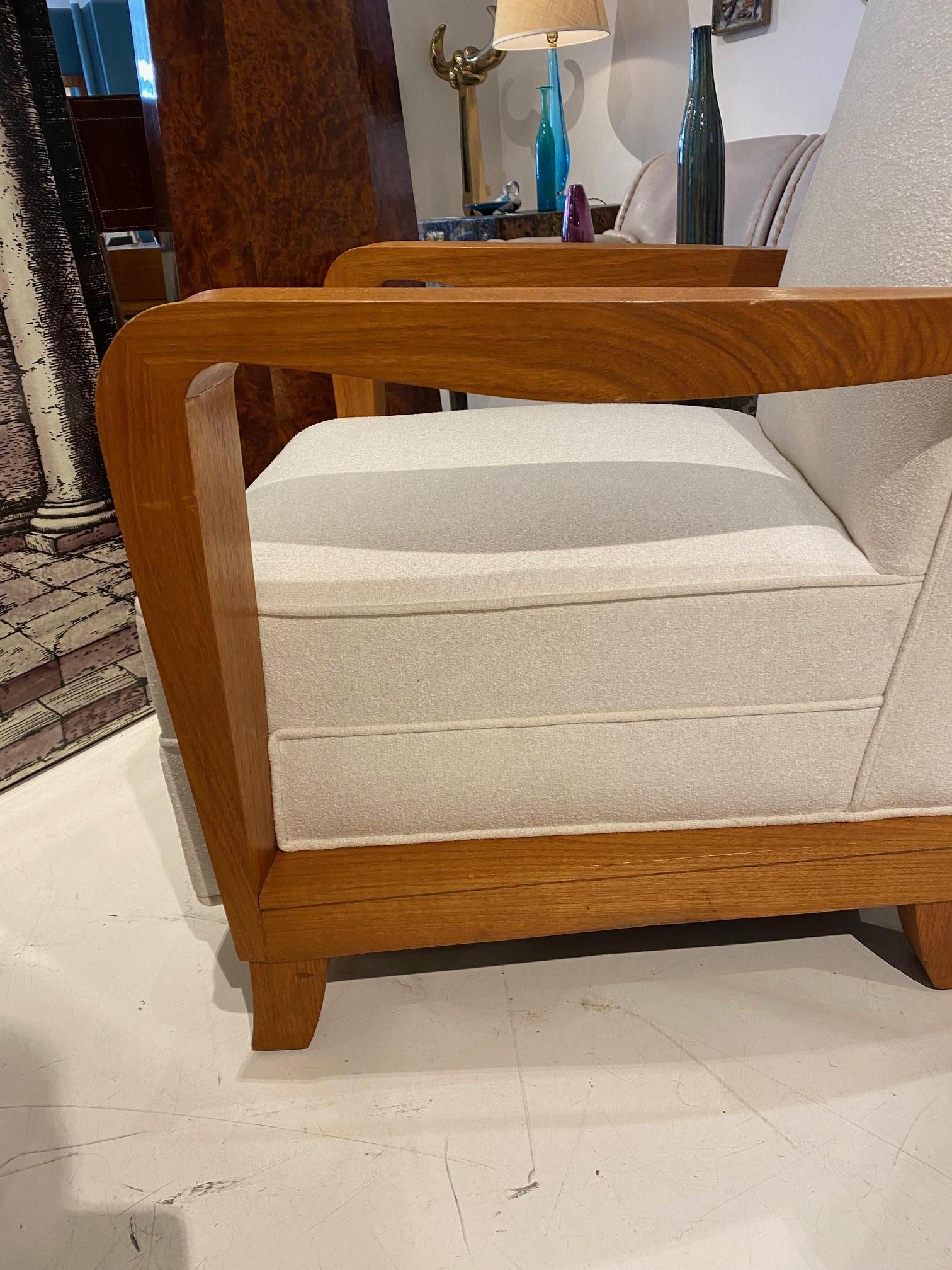 Ein Paar gepolsterte Sessel aus gebleichtem Mahagoni nach einem Modell von Maxime alt. im Angebot 8