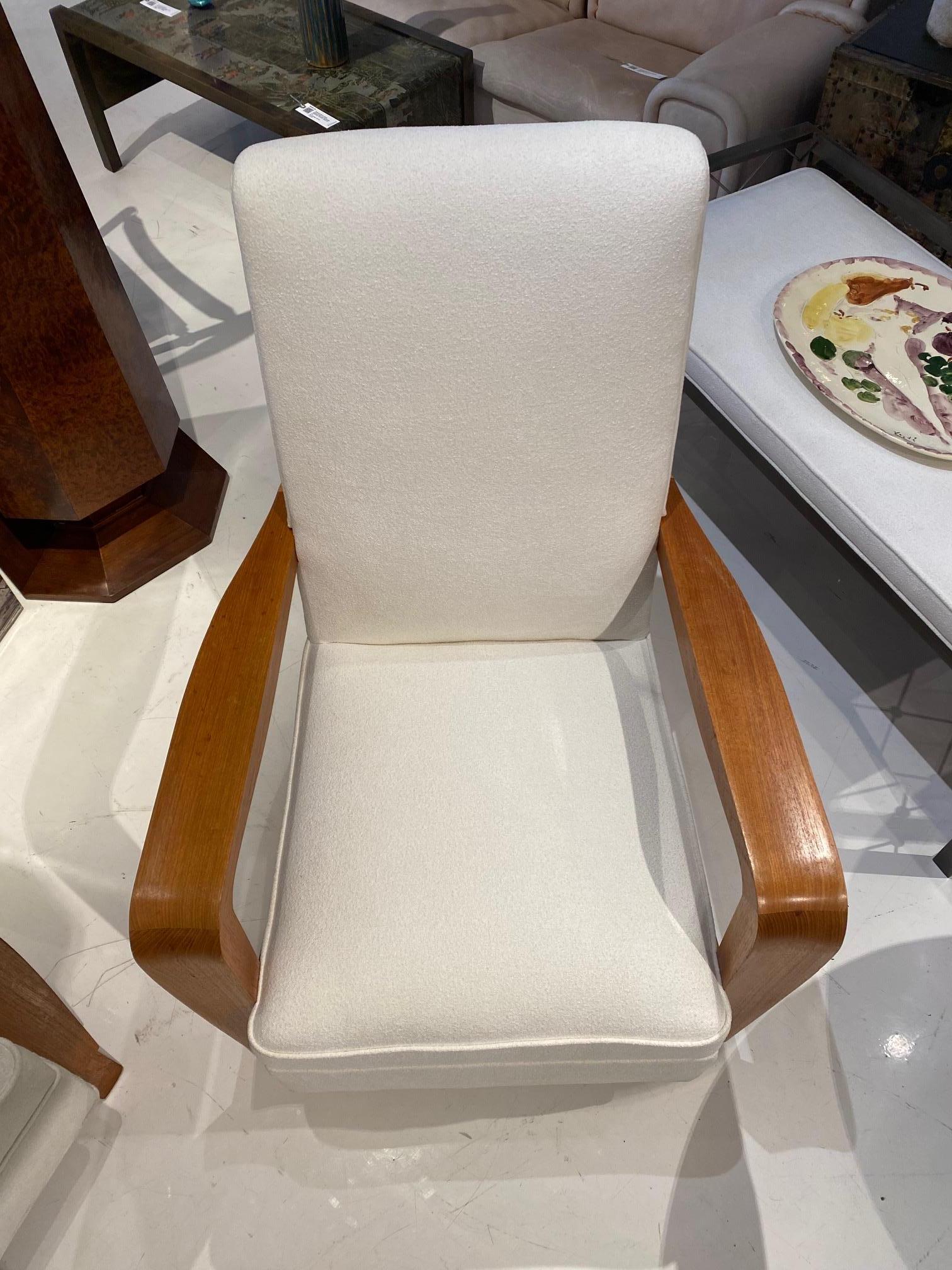 Ein Paar gepolsterte Sessel aus gebleichtem Mahagoni nach einem Modell von Maxime alt. im Angebot 12
