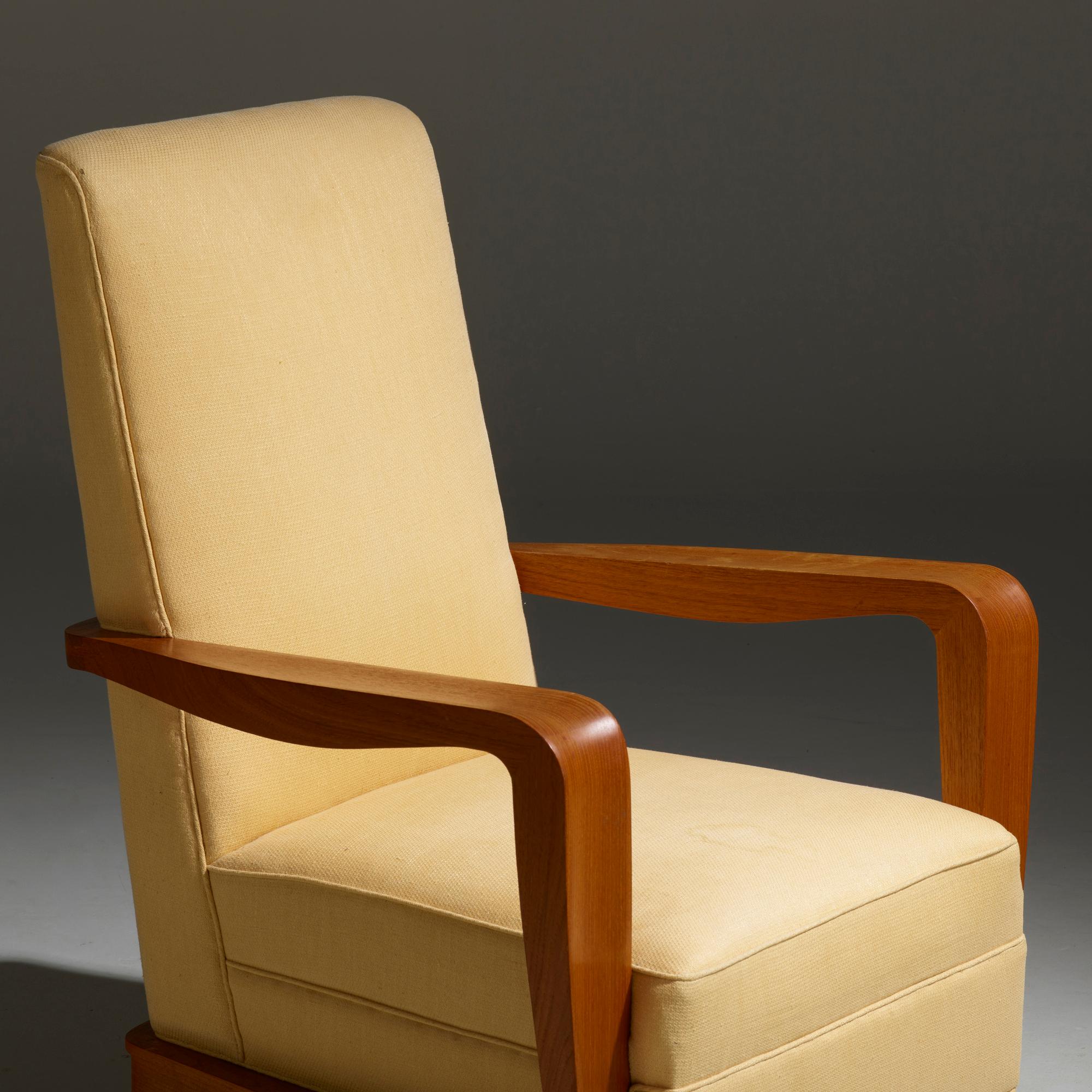 Paire de fauteuils rembourrés en acajou blanchi d'après un modèle de Maxime old. en vente 13