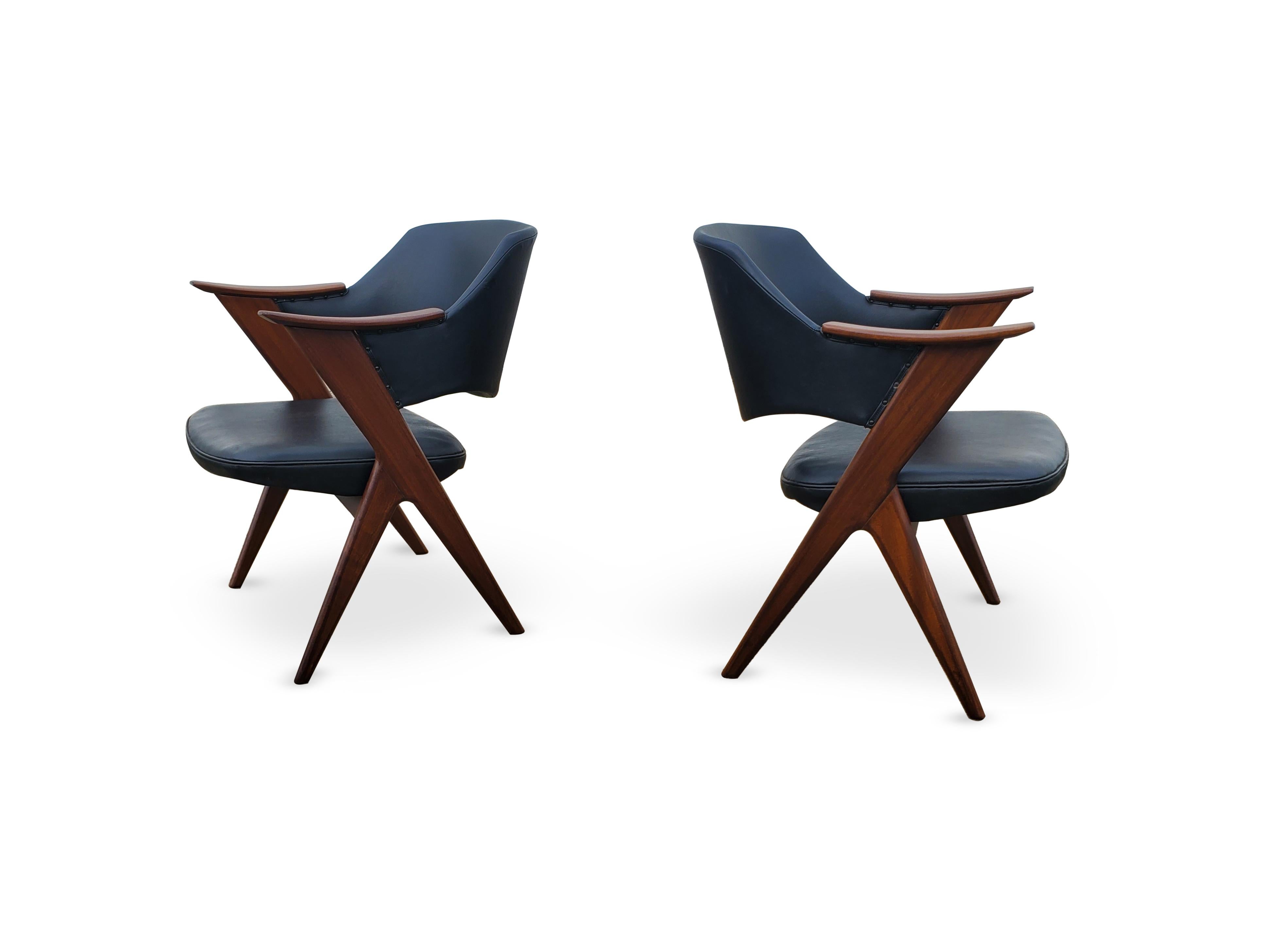 Pair of 'Blinken' Chairs by Rastad & Relling for Hjellegjerde Mobler, Norway In Good Condition For Sale In Middlesex, NJ