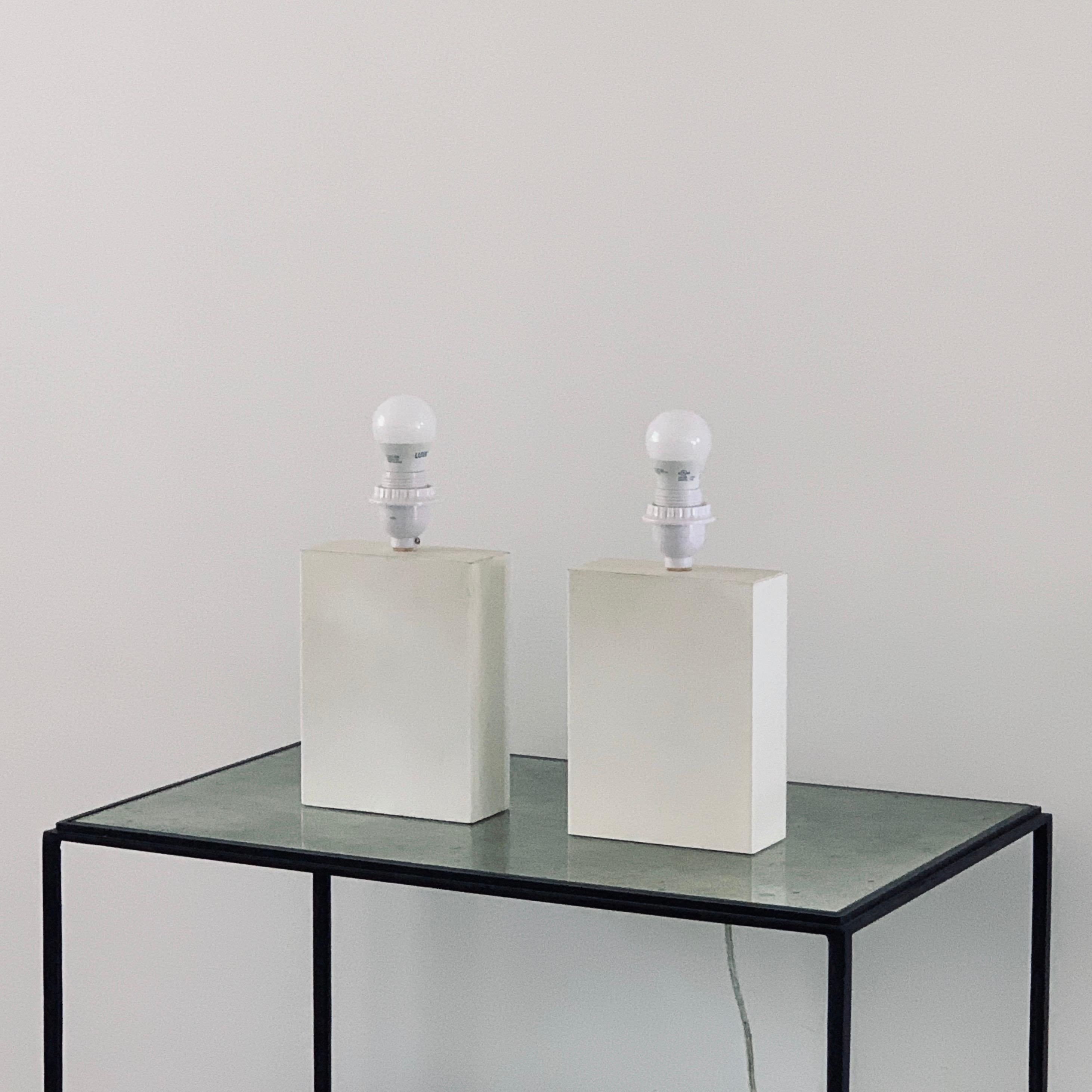 XXIe siècle et contemporain Paire de lampes 'Bloc' en parchemin avec abat-jour en papier parchemin de Design Frères en vente