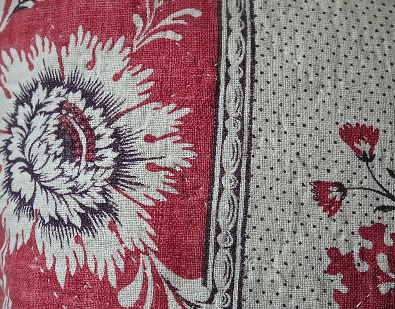 Pair of Blockprinted Stylised Flower Pillows, French, 18th Century In Good Condition For Sale In London, GB