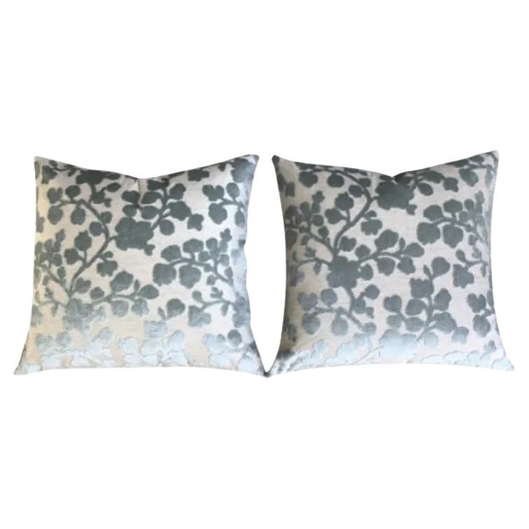 Coppia di cuscini floreali in lino e velluto con motivo a rilievo Blossom in Mist