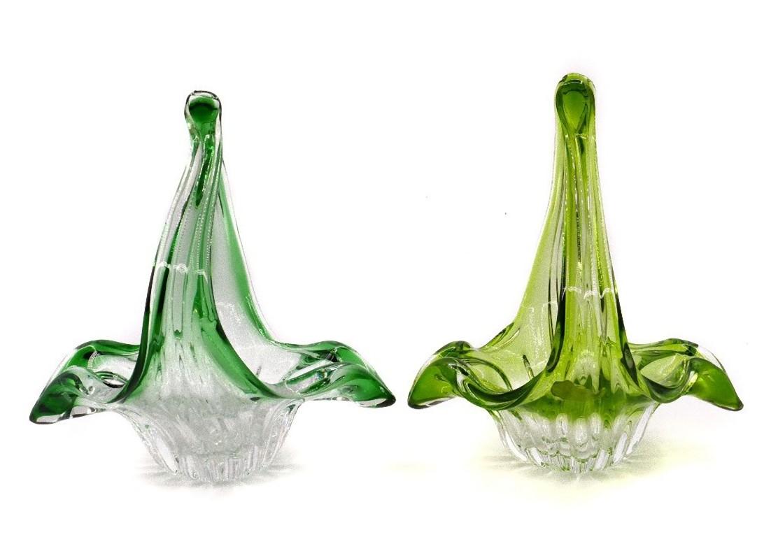 This is a precious pair of blown glass baskets, realized in Belgium in the 1970s.

Couple of baskets with handle completely in blown glass: one is in light green, and one in dark green.

Dimensions: cm 30 x 23 x 25.

Each basket weighs 1.6